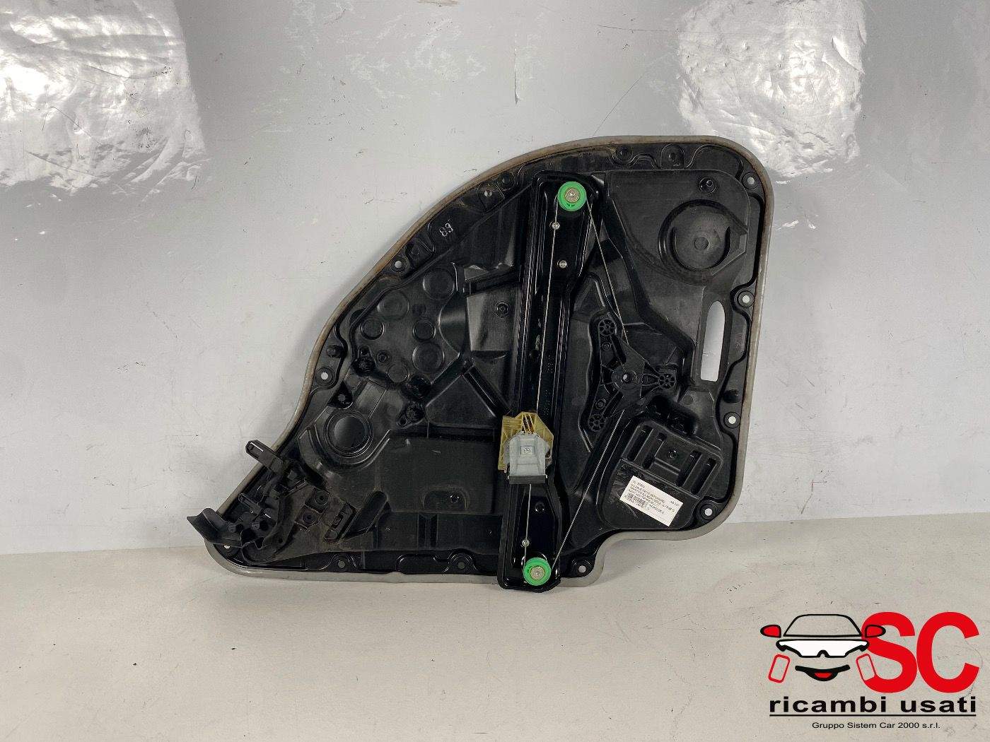 Alzavetro Posteriore Sinistro Classe C W205 A2057300179 - 37899
