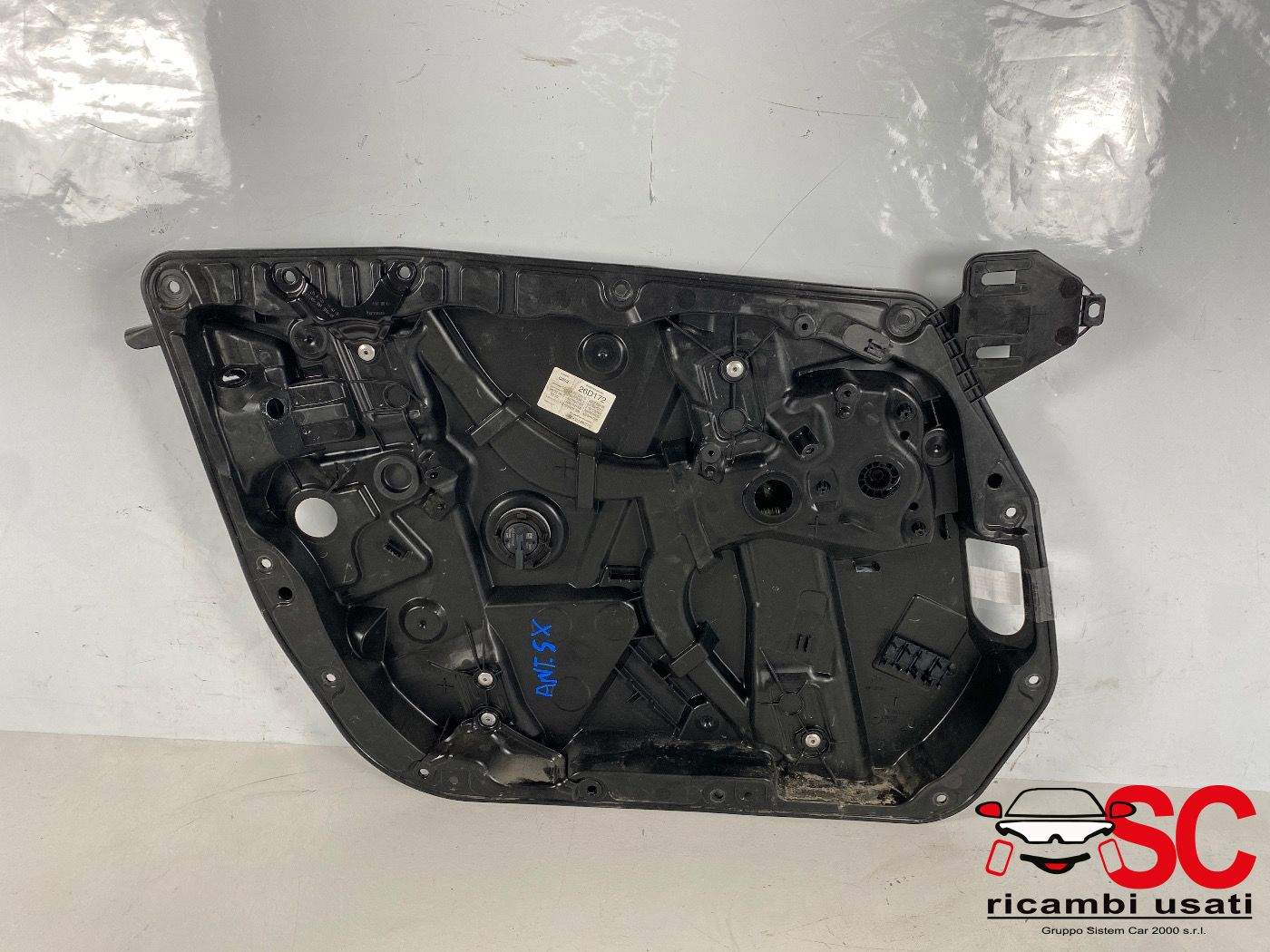 Alzavetro Anteriore Sinistro Classe C W205 A2057220170 - 37900 Alzavetro Anteriore Sinistro Classe C W205 A2057220170 - 37900