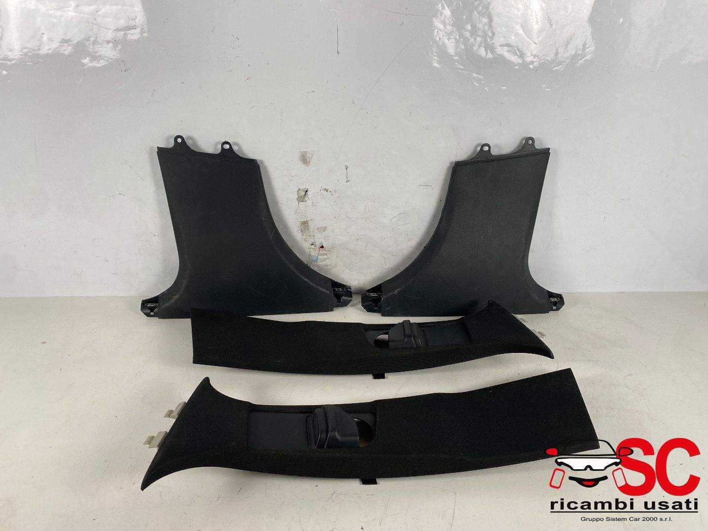 RIVESTIMENTO MONTANTE CENTRALE MERCEDES Classe C (W205) (2013-) A2056900126 (13>)