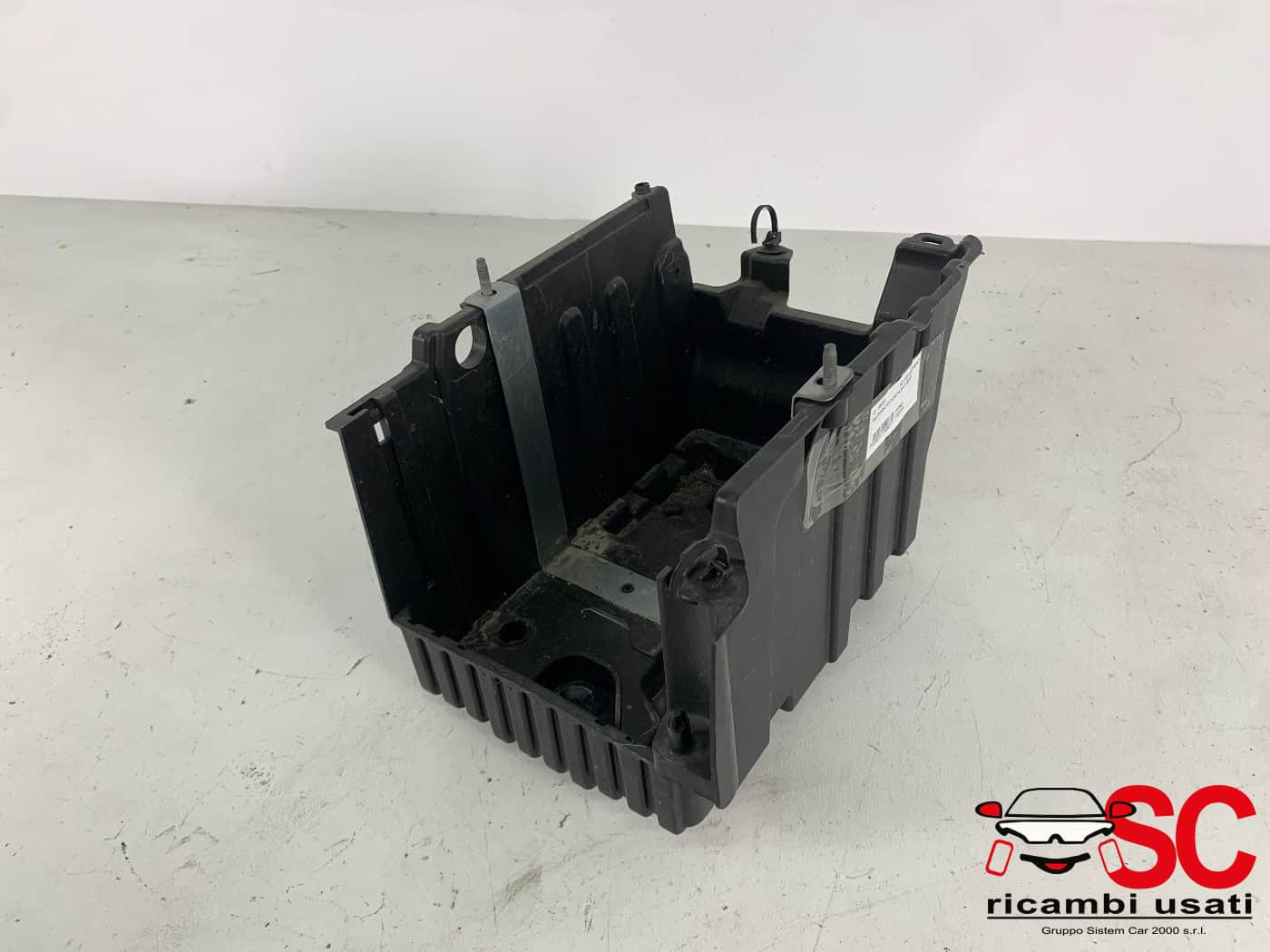 2124431 ALLOGGIO BATTERIA FORD Fiesta 7° Serie diesel