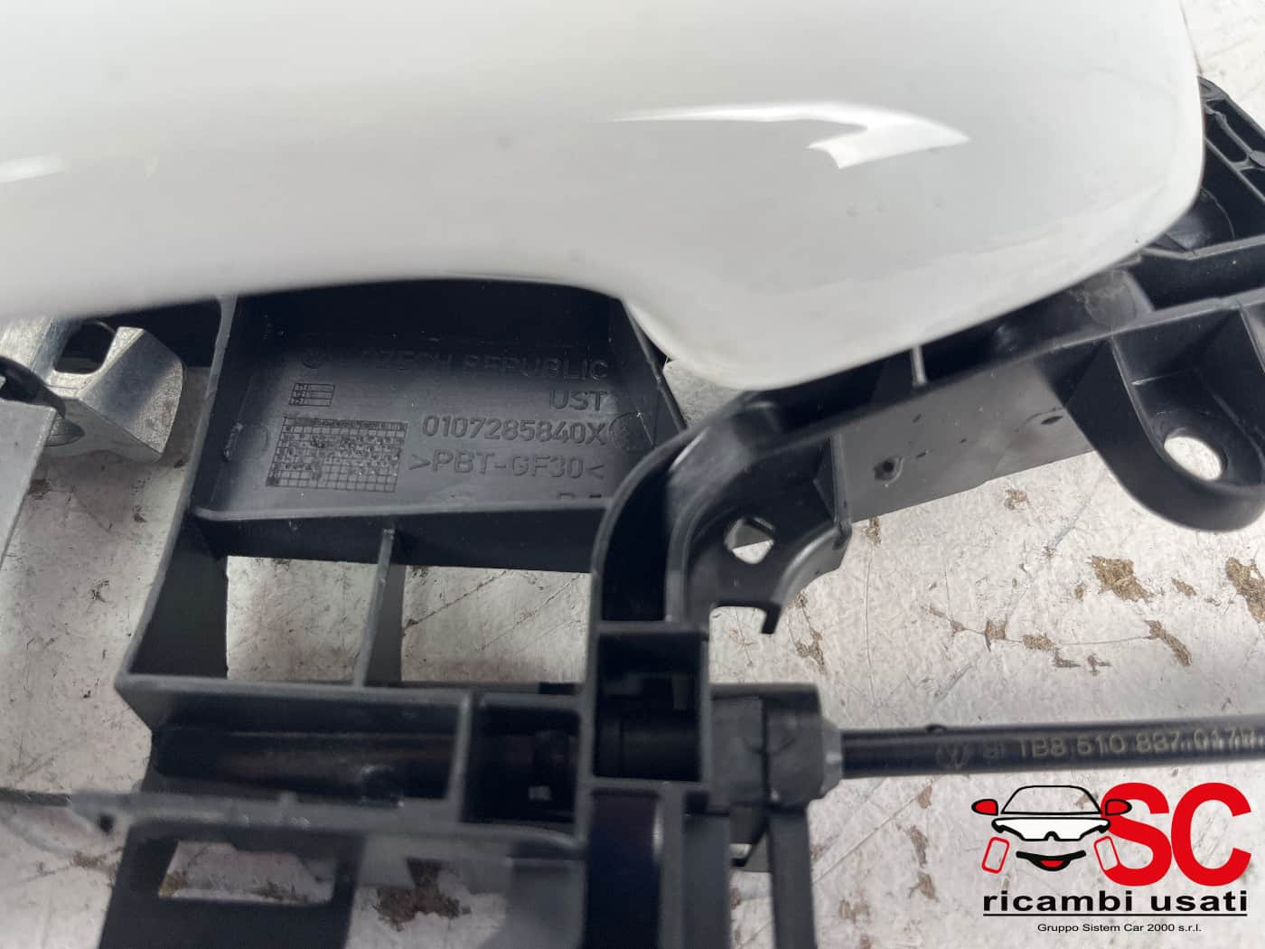 MANIGLIA ESTERNA ANTERIORE DESTRA VOLKSWAGEN Tiguan Restyling Serie 510837206J (20>)