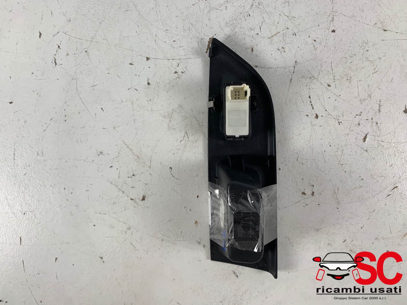 Pulsante Alzavetro Posteriore Dx Opel Corsa F 98044803ZD - 40005 Pulsante Alzavetro Posteriore Dx Opel Corsa F 98044803ZD - 40005