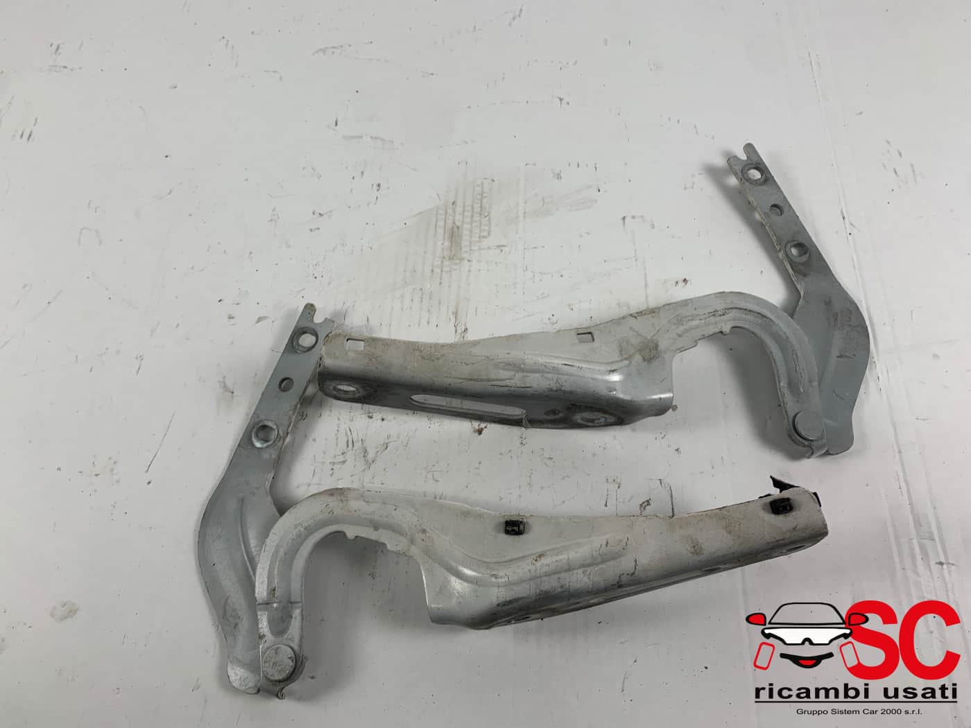 Cerniere Cofano Anteriore Seat Arona 6F0823301A 6F0823302A - 42928 Cerniere Cofano Anteriore Seat Arona 6F0823301A 6F0823302A - 42928