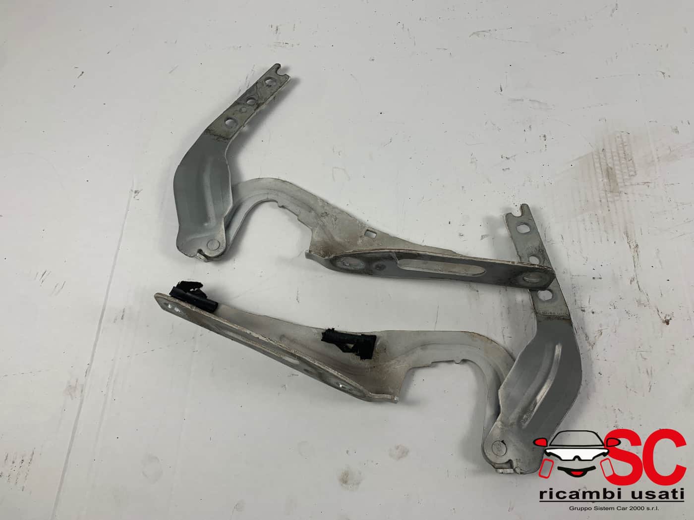 Cerniere Cofano Anteriore Seat Arona 6F0823301A 6F0823302A - 42928 Cerniere Cofano Anteriore Seat Arona 6F0823301A 6F0823302A - 42928