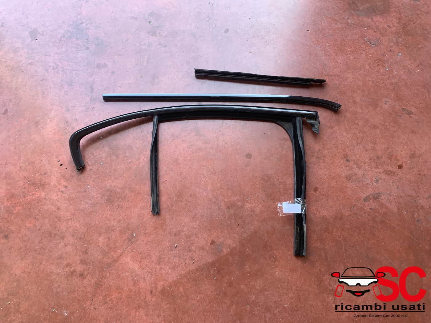 Guarnizione Guida Vetro Porta Posteriore Dx Giulia 50560355 50562013 - 43437 Guarnizione Guida Vetro Porta Posteriore Dx Giulia 50560355 50562013 - 43437