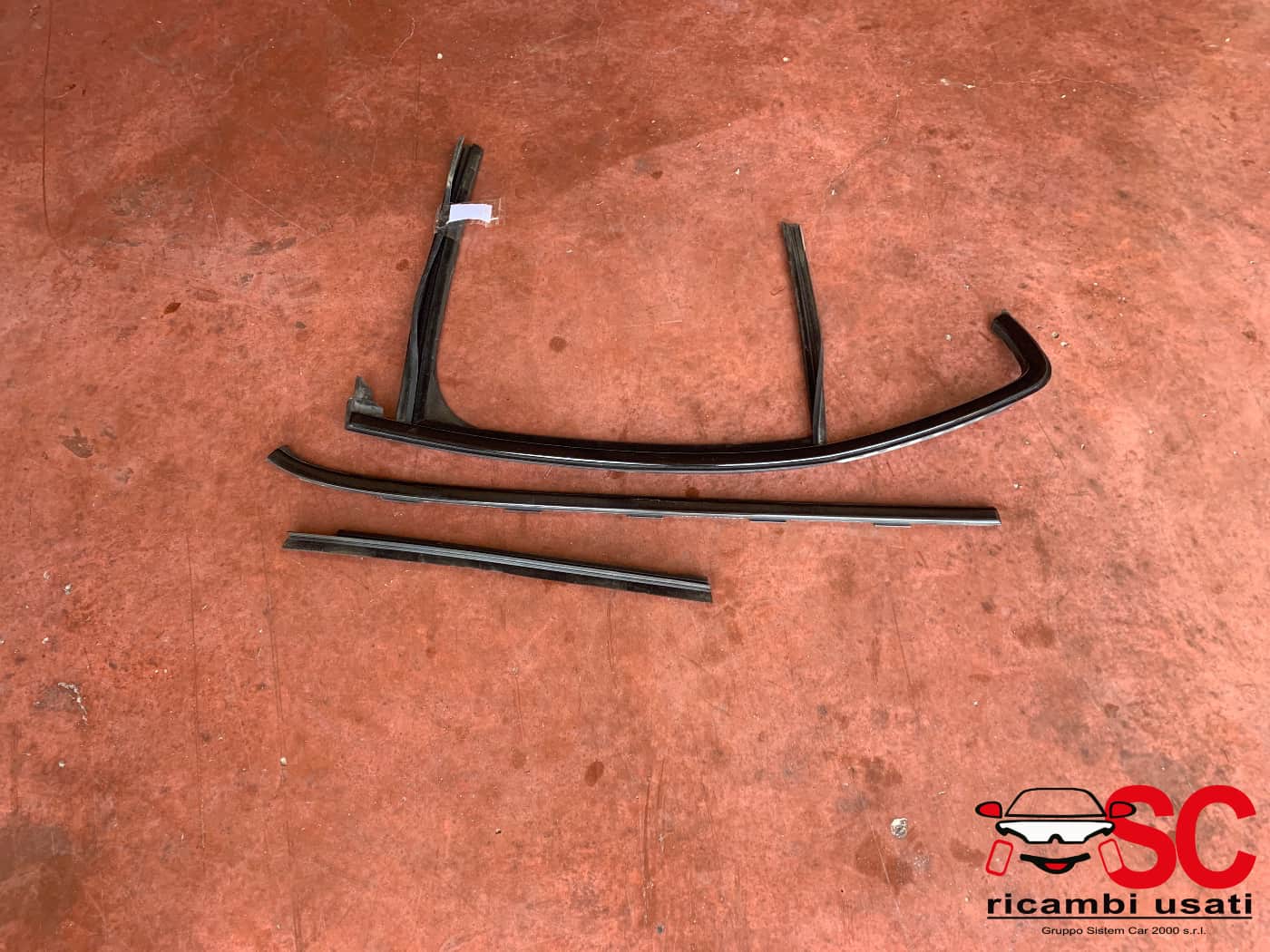 Guarnizione Guida Vetro Porta Posteriore Dx Giulia 50560355 50562013 - 43437 Guarnizione Guida Vetro Porta Posteriore Dx Giulia 50560355 50562013 - 43437