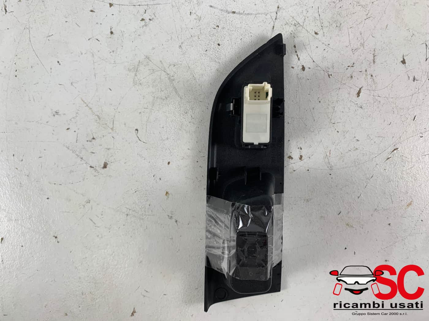 PULSANTE ALZAVETRO POSTERIORE SINISTRO OPEL Corsa F Serie 98044803ZD (19>)