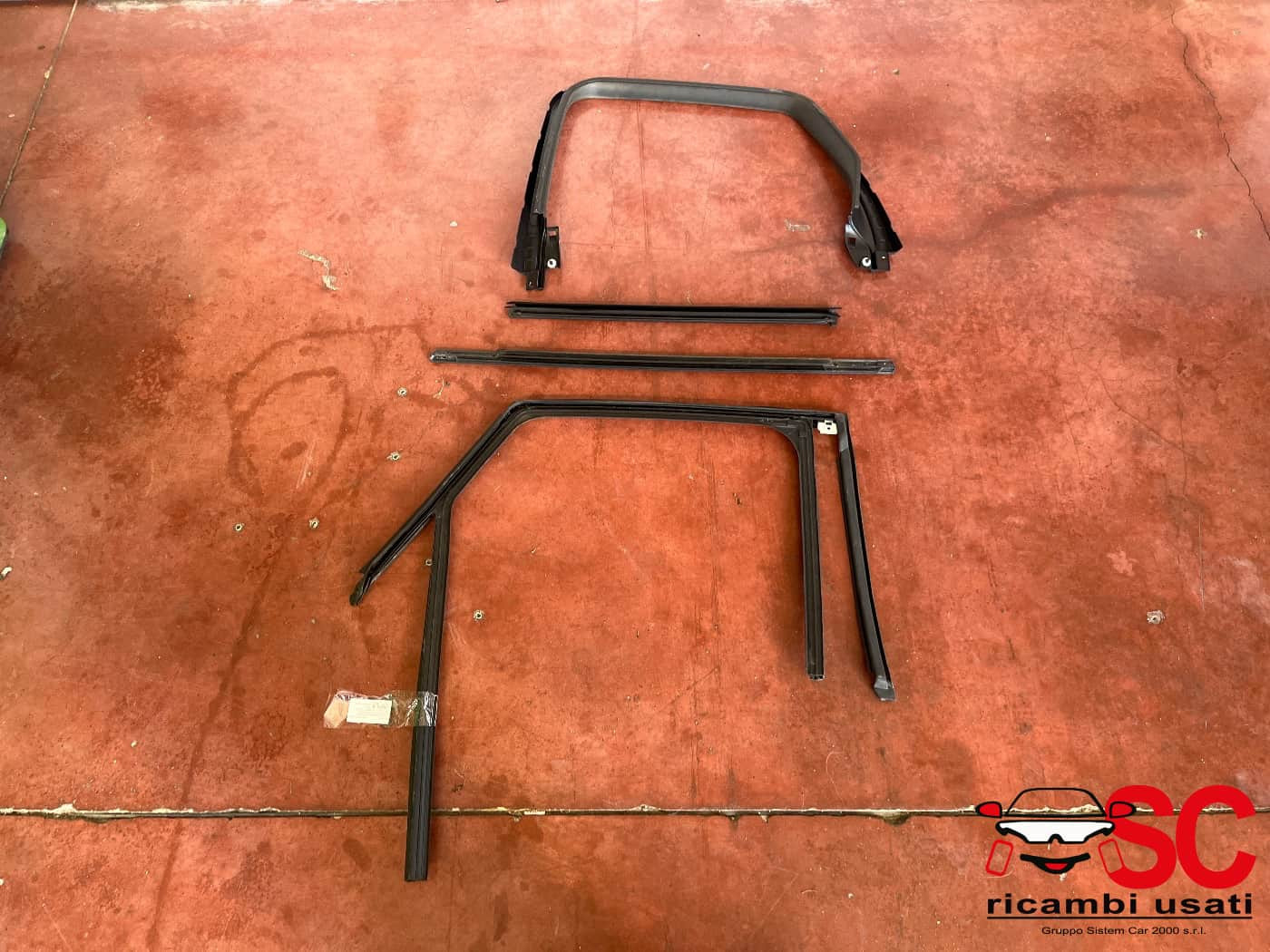 GUARNIZIONE PORTIERA POSTERIORE SINISTRA OPEL Crossland Serie (X) 39124058 (17>)