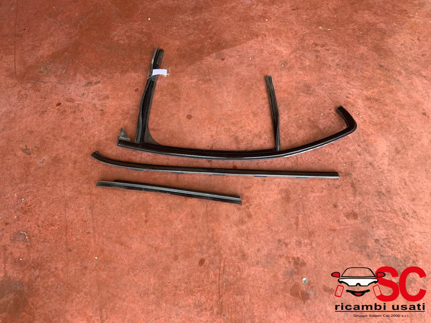 GUARNIZIONE PORTIERA POSTERIORE DESTRA ALFA ROMEO Giulia Serie (952_) 50560355 (16>)