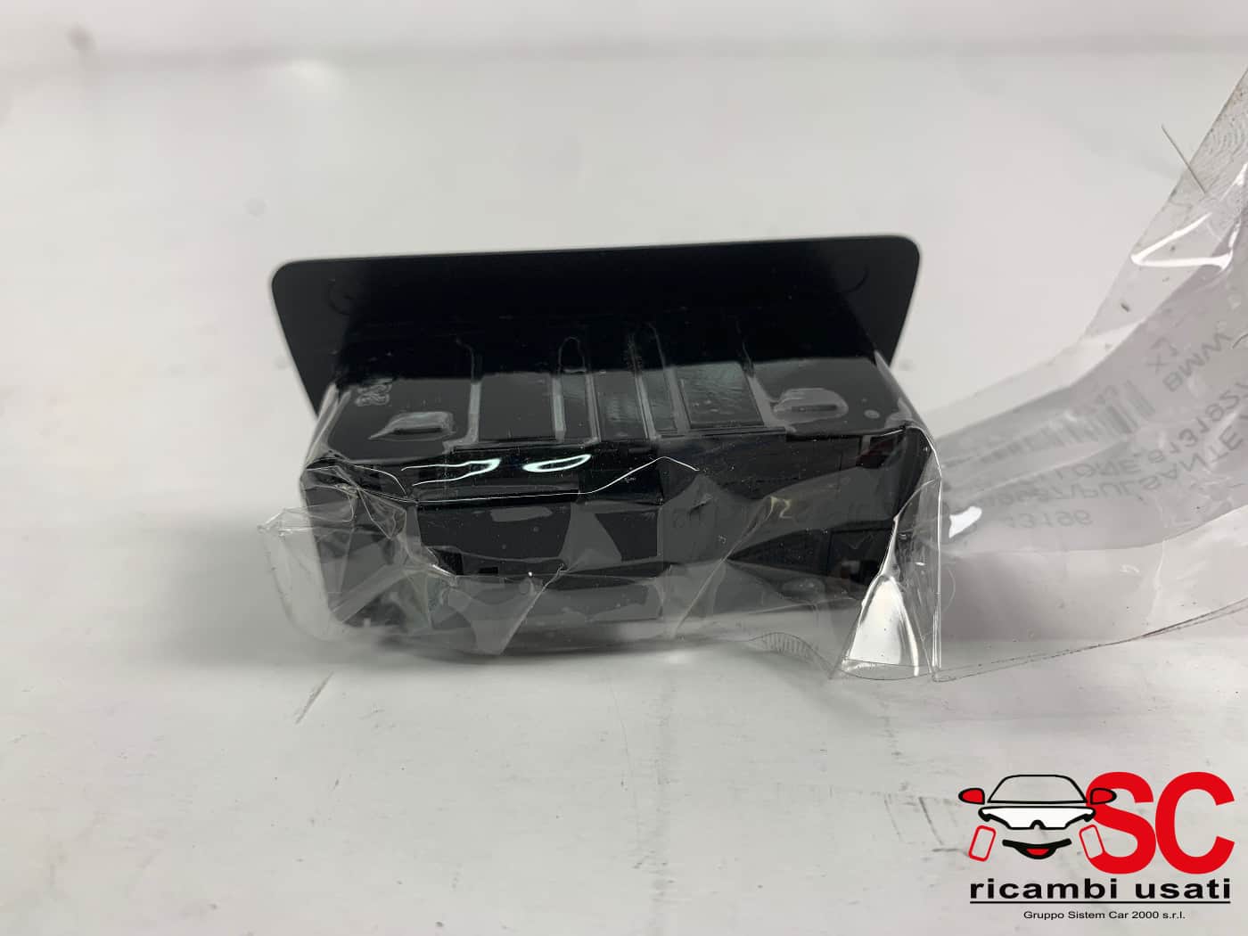 Pulsante Chiusura Portellone Bmw X1 F48 61319275121 - 43196 Pulsante Chiusura Portellone Bmw X1 F48 61319275121 - 43196