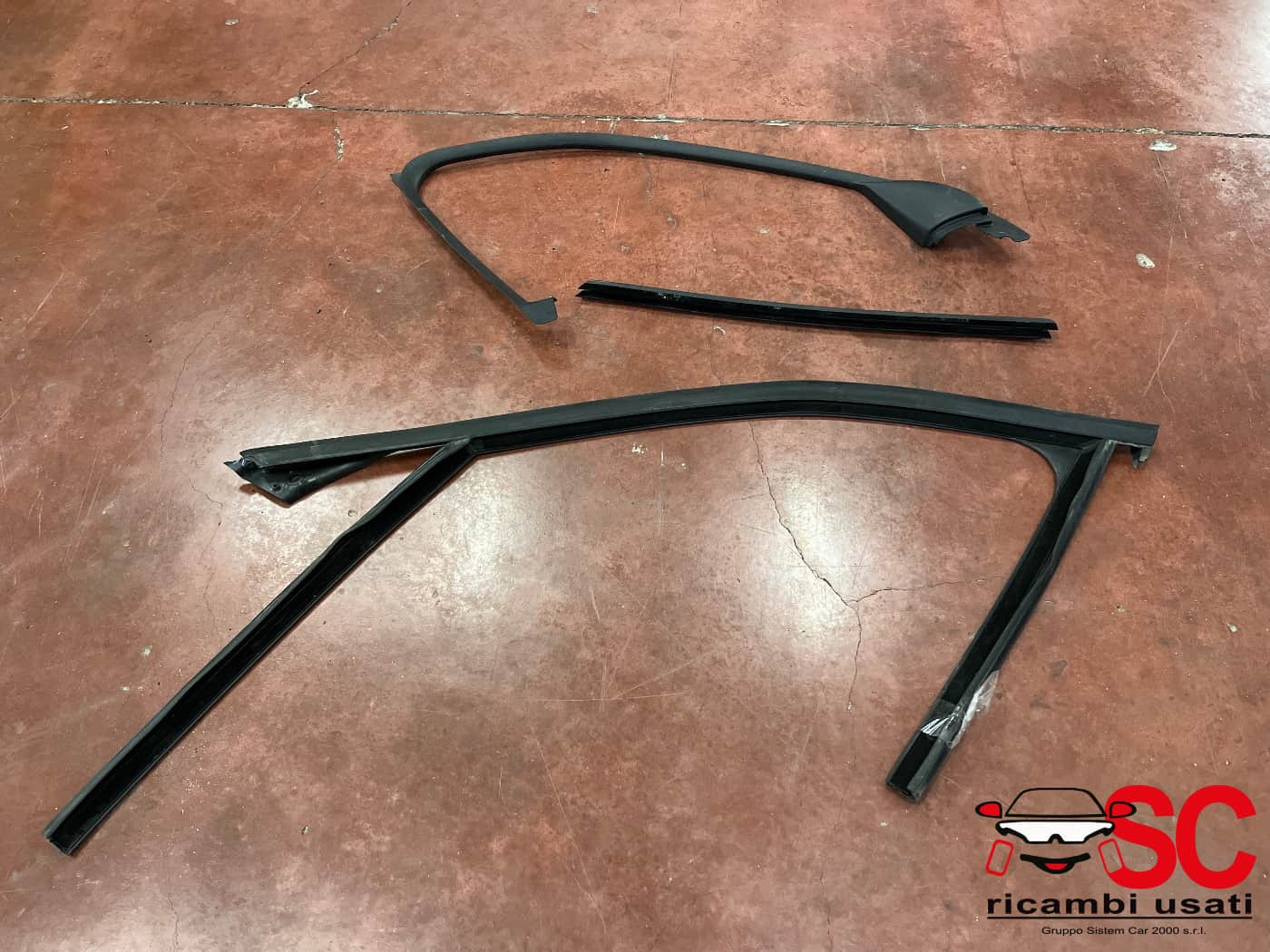 GUARNIZIONE PORTIERA ANTERIORE SINISTRA BMW X1 Serie (F48) 7349635 (15>)