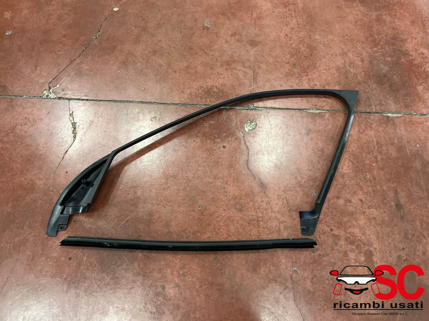 GUARNIZIONE PORTIERA ANTERIORE SINISTRA BMW X1 Serie (F48) 7349635 (15>)