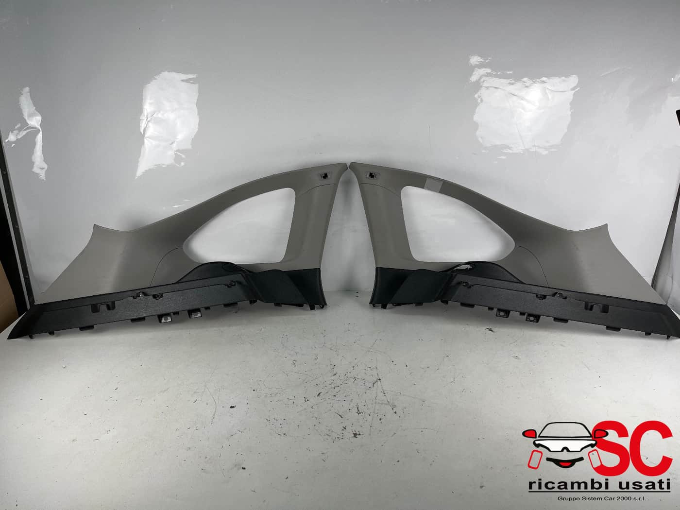 RIVESTIMENTO MONTANTE POSTERIORE SX E DX BMW X1 Serie (F48) 51437332820 (15>)