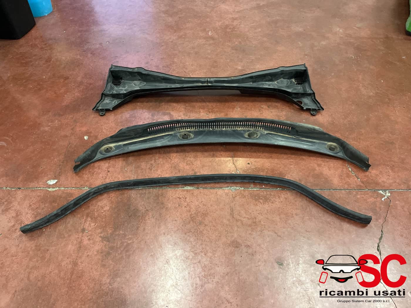 51717350591 GRONDINA SOTTOPARABREZZA BMW X1 Serie (F48) diesel