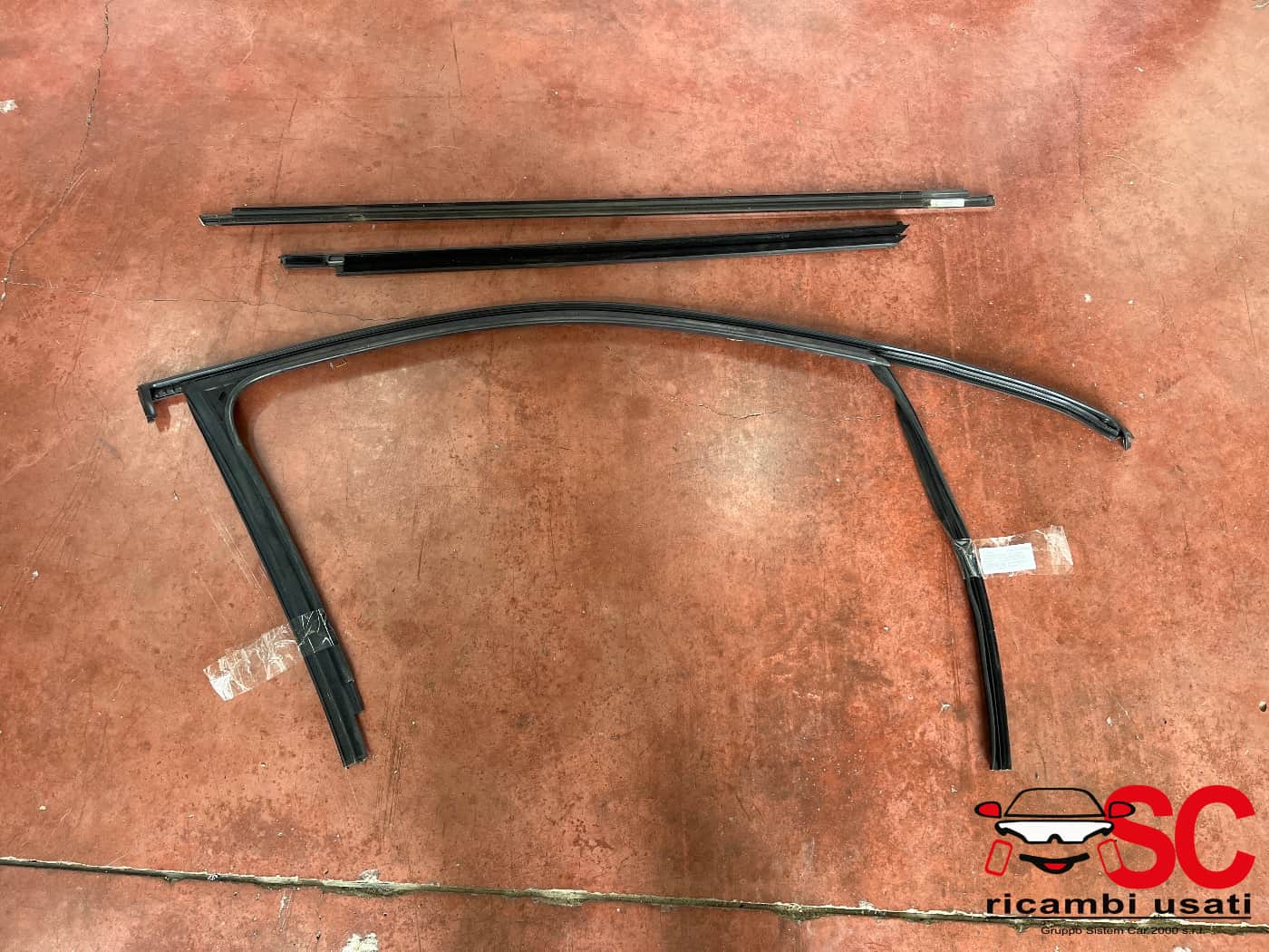 Guarnizione Guida Vetro Porta Anteriore Sx Tiguan 5NA837431 5NA837475D - 41460