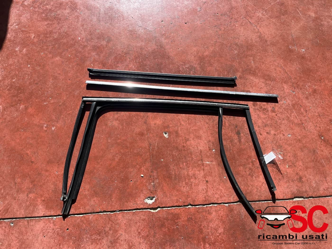GUARNIZIONE PORTIERA POSTERIORE SINISTRA VOLKSWAGEN Tiguan Restyling Serie 5NA839431 (20>)