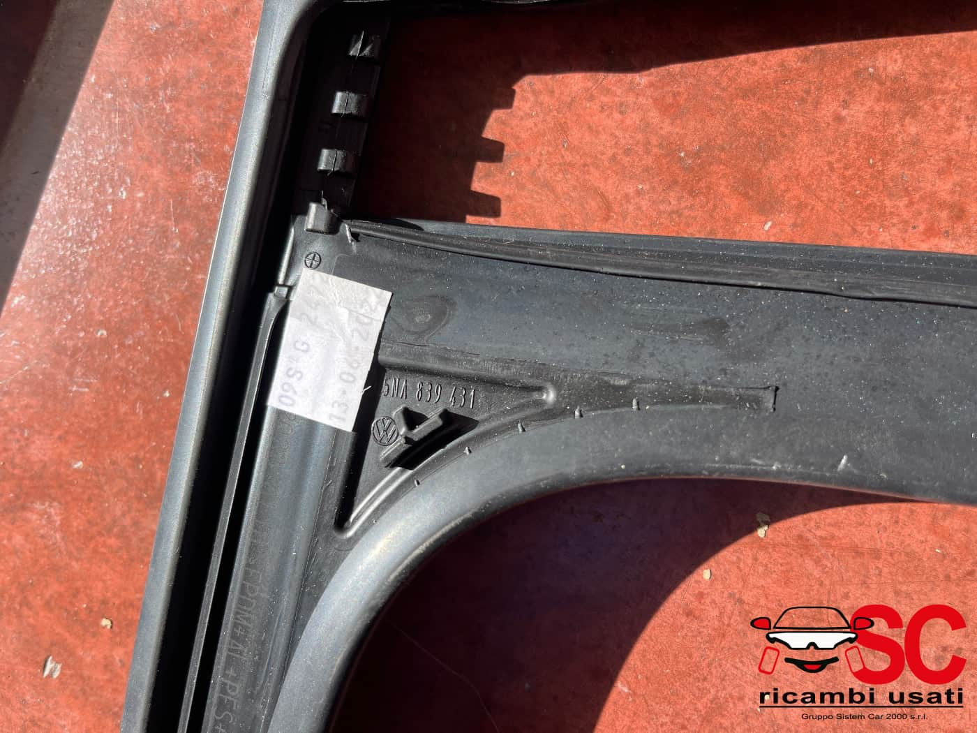 GUARNIZIONE PORTIERA POSTERIORE SINISTRA VOLKSWAGEN Tiguan Restyling Serie 5NA839431 (20>)