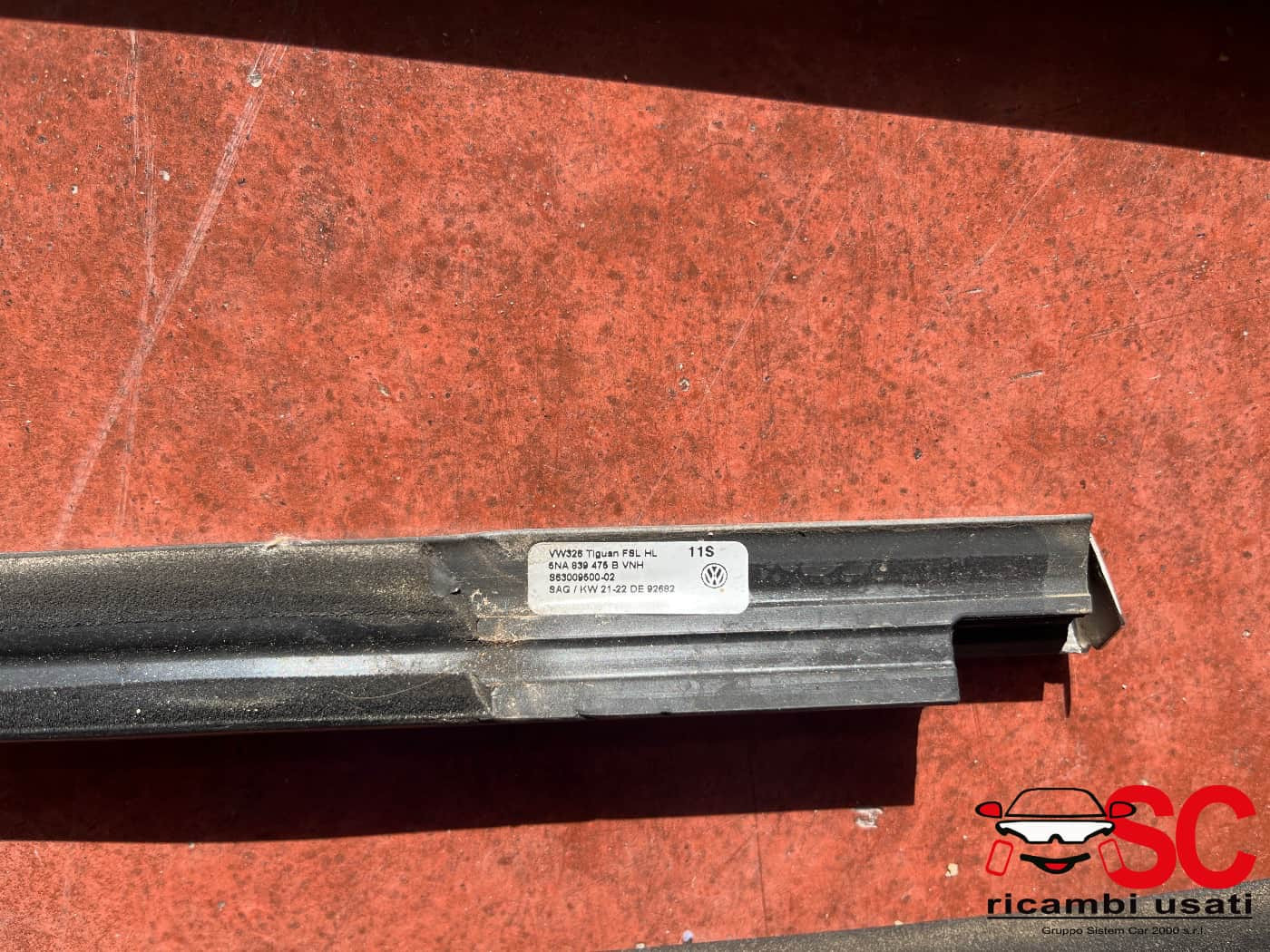 GUARNIZIONE PORTIERA POSTERIORE SINISTRA VOLKSWAGEN Tiguan Restyling Serie 5NA839431 (20>)