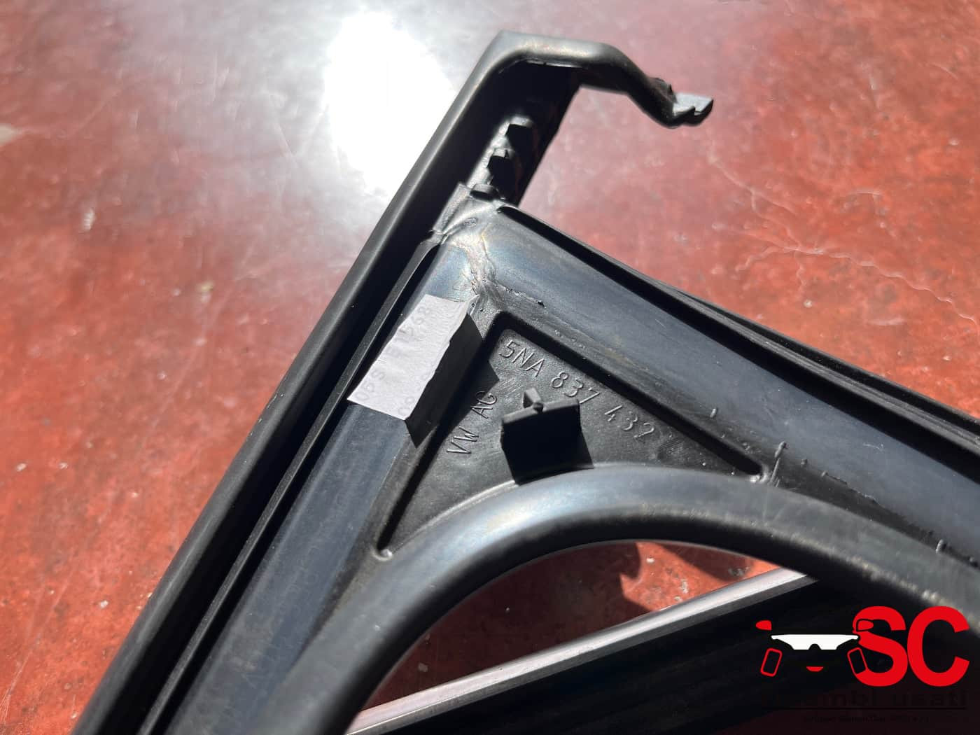 GUARNIZIONE PORTIERA ANTERIORE DESTRA VOLKSWAGEN Tiguan Restyling Serie 5NA837432 (20>)