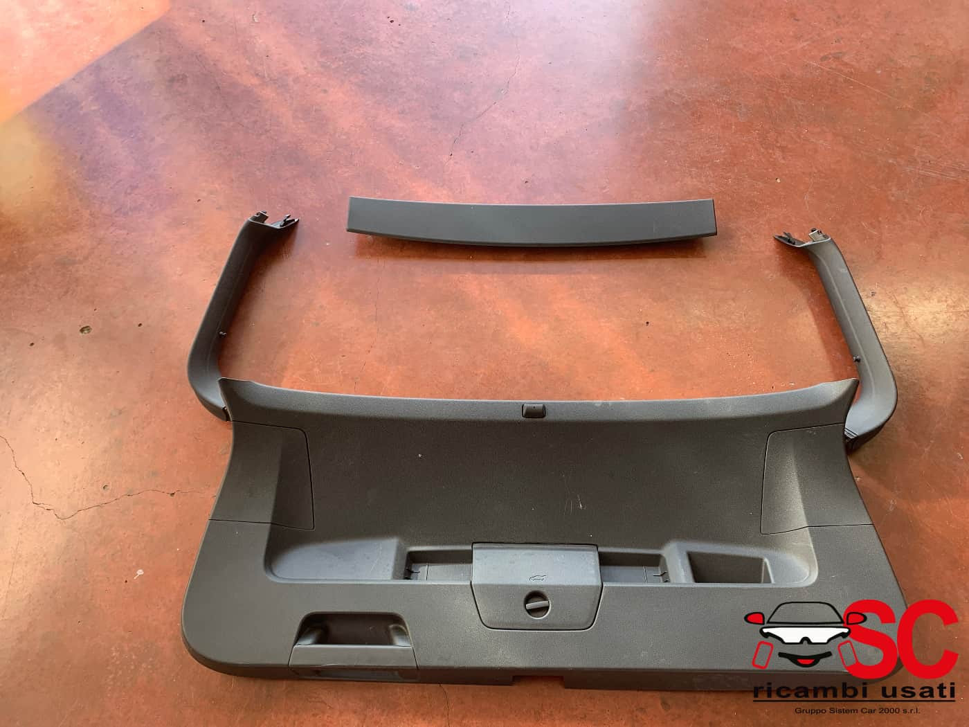 RIVESTIMENTO PLASTICA INTERNO PORTELLONE POST VOLKSWAGEN Tiguan Restyling Serie 5NA867601 (20>)