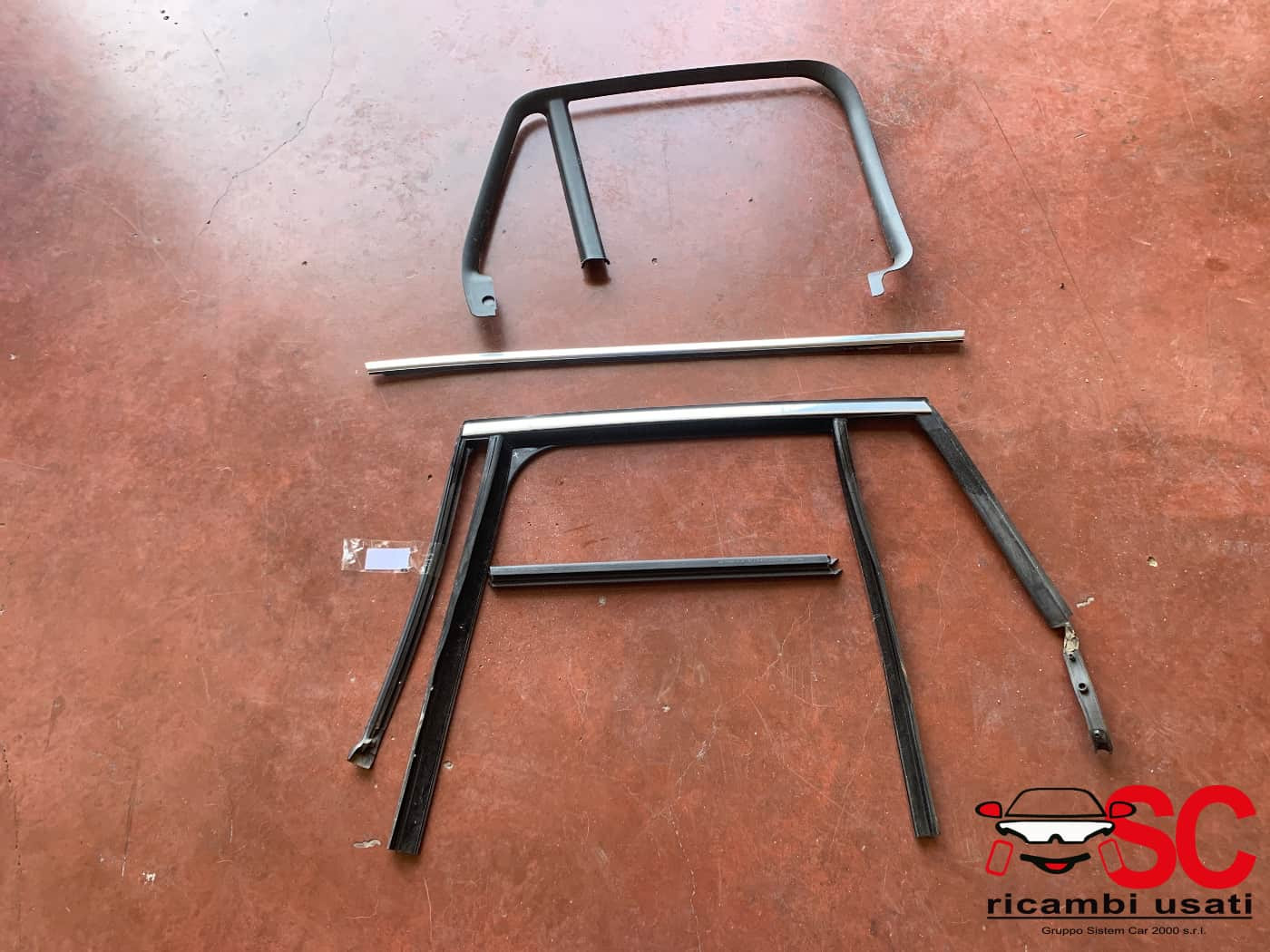 GUARNIZIONE PORTIERA POSTERIORE SINISTRA BMW X1 Serie (F48) 51337362239 (15>)