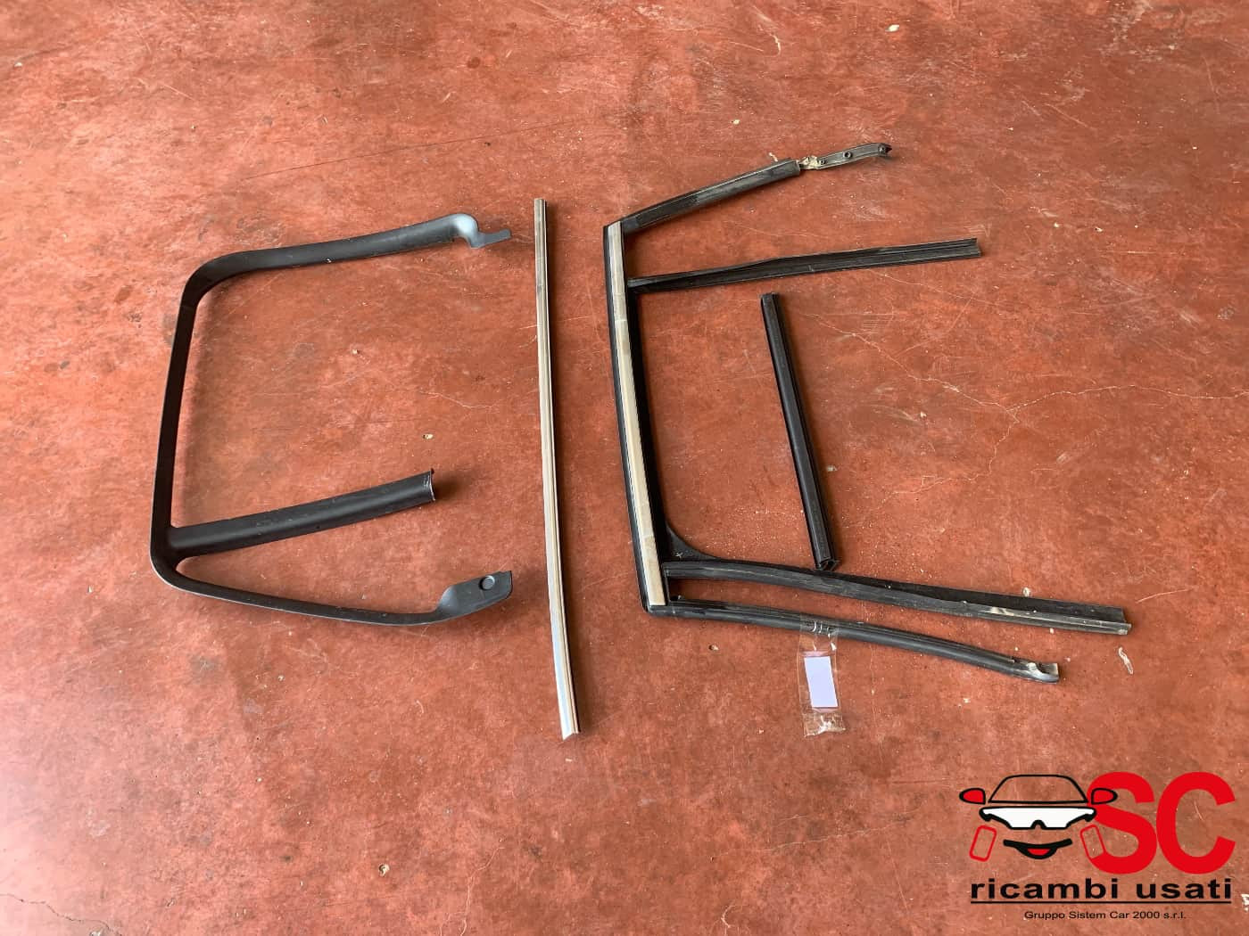 GUARNIZIONE PORTIERA POSTERIORE SINISTRA BMW X1 Serie (F48) 51337362239 (15>)