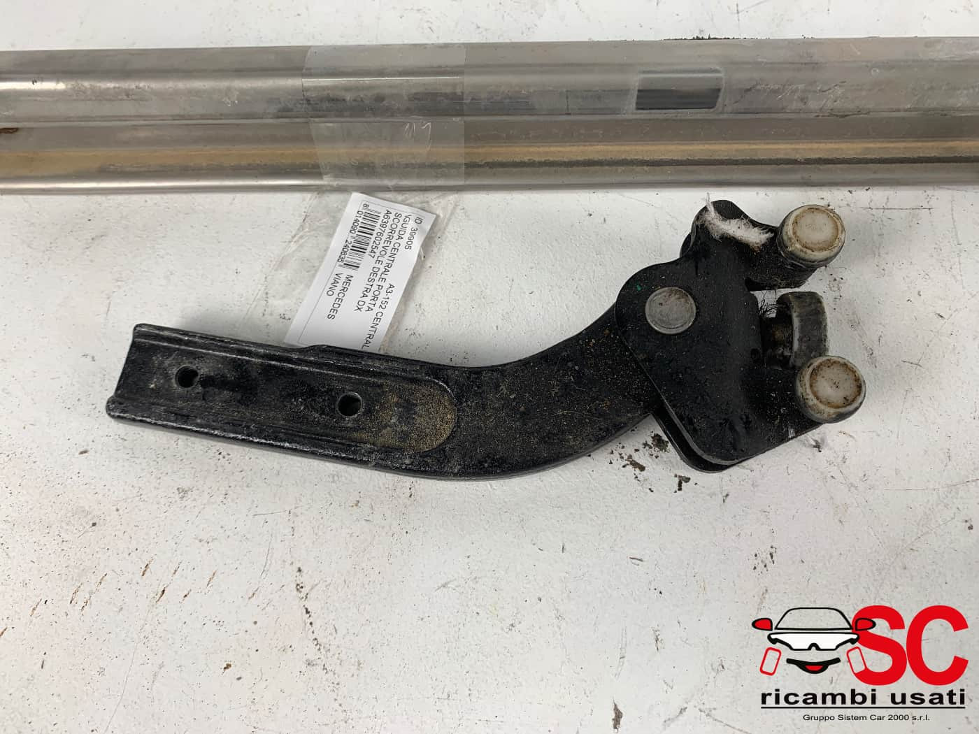 A6397602547 A6397602547 GUIDA PORTA SCORREVOLE DESTRA MERCEDES Viano Serie (639) diesel