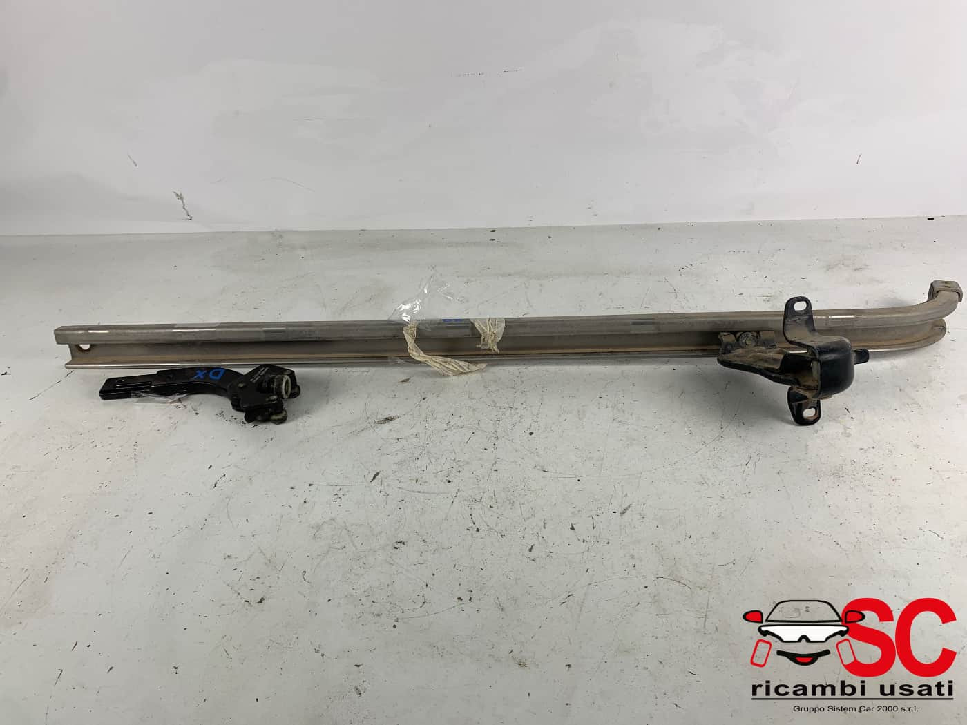 A6397602547 A6397602547 GUIDA PORTA SCORREVOLE DESTRA MERCEDES Viano Serie (639) diesel