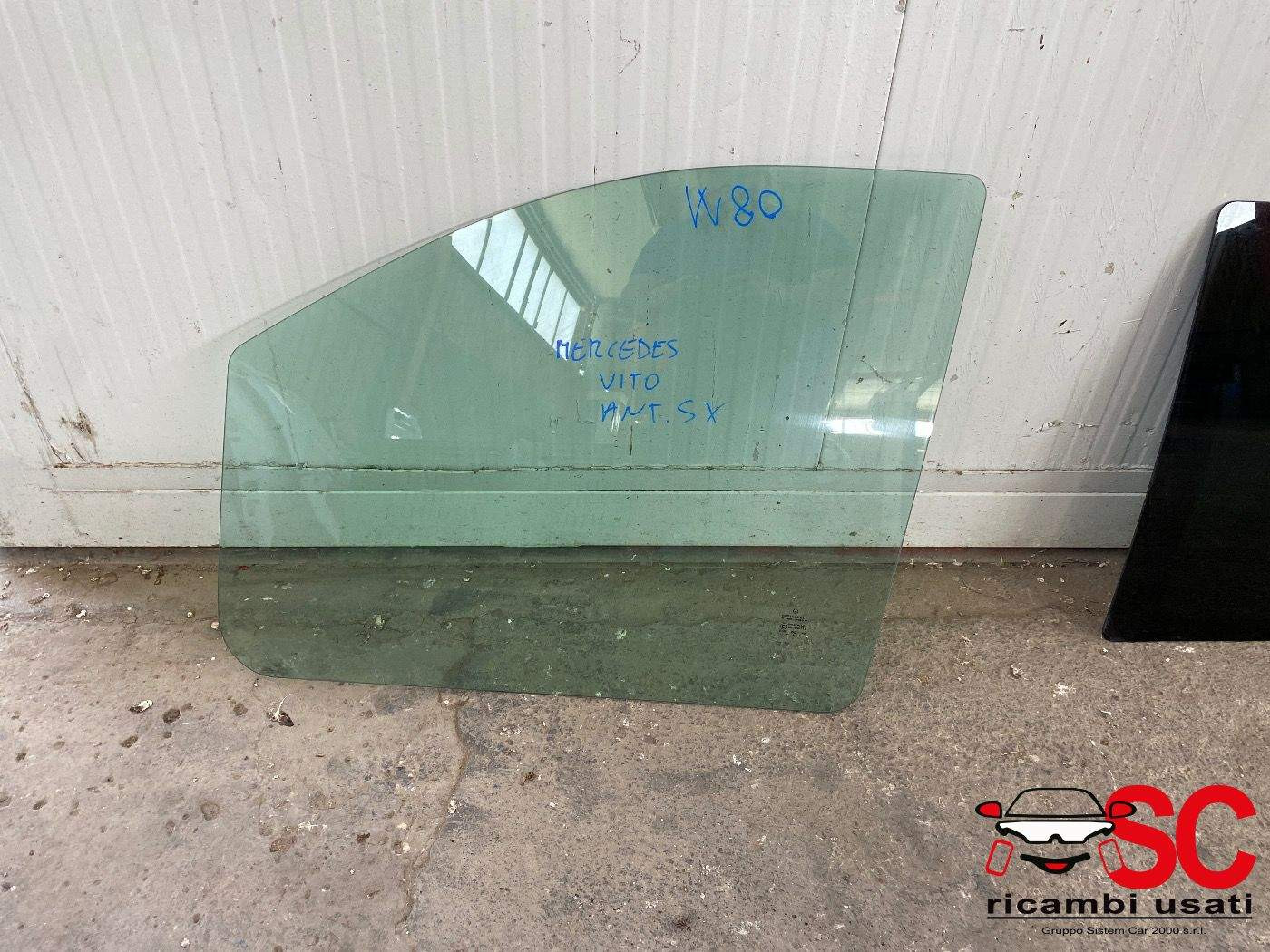 VETRO SCENDENTE ANTERIORE SINISTRO MERCEDES Viano 1° Serie A6397250410 (03>)