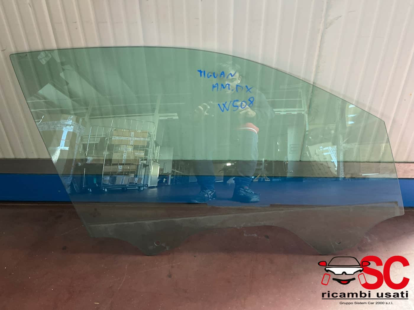 VETRO SCENDENTE ANTERIORE DESTRO VOLKSWAGEN Tiguan Restyling Serie 5NA845202 (20>)