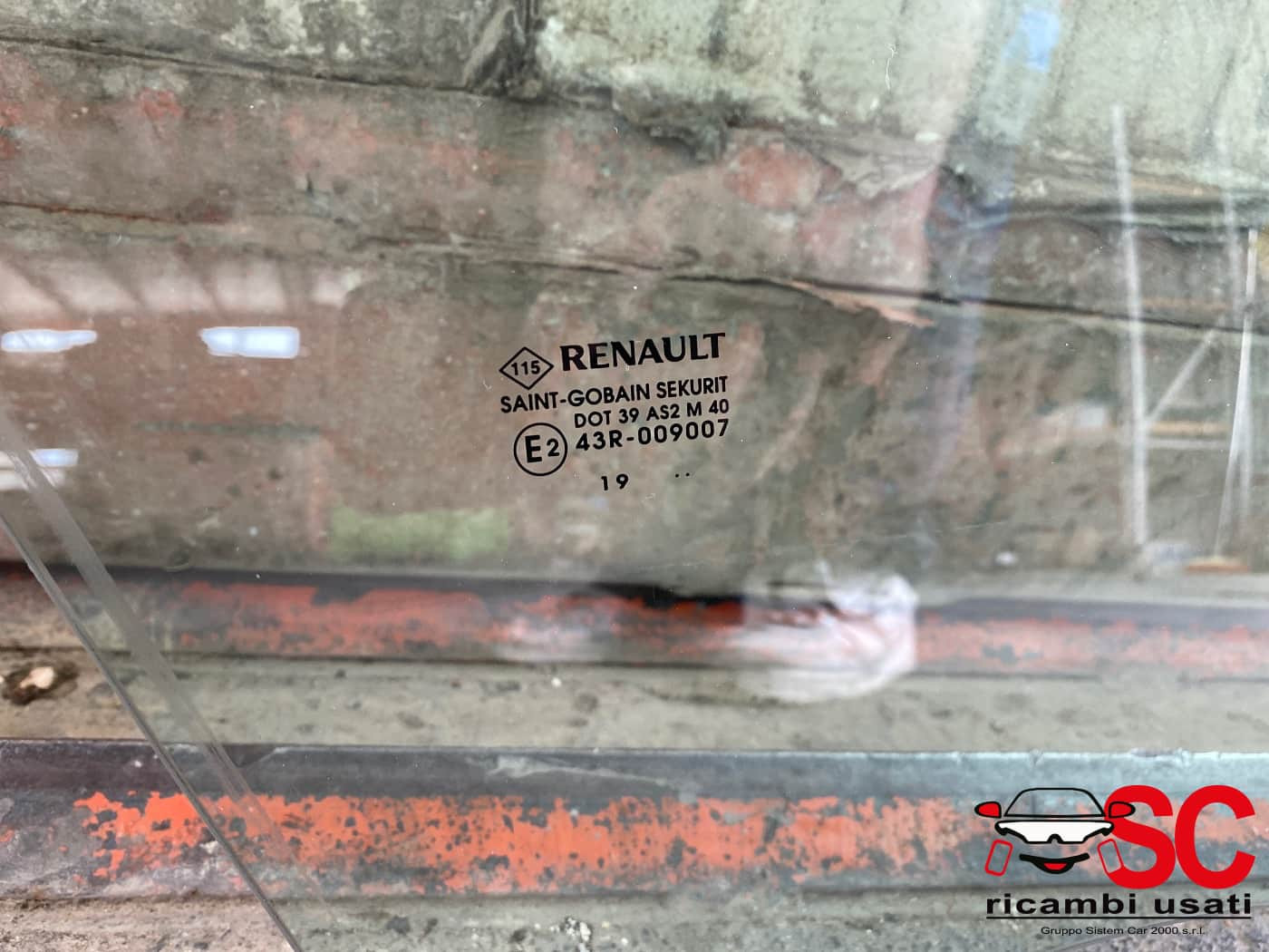 VETRO SCENDENTE ANTERIORE DESTRO RENAULT CLIO Serie V (19>)