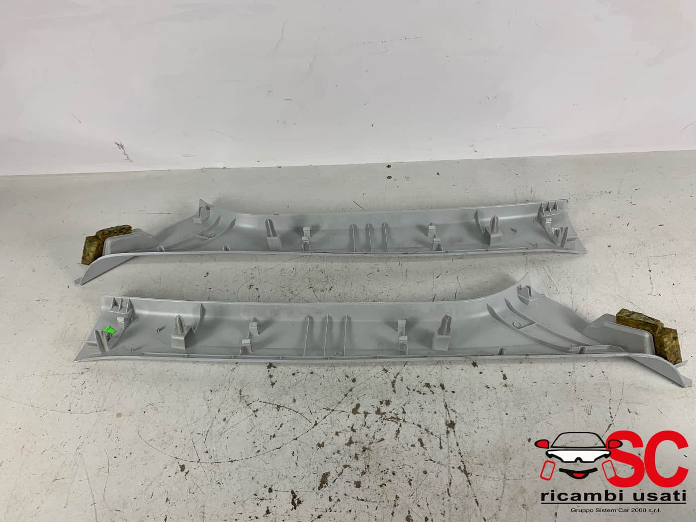 RIVESTIMENTO MONTANTE ANTERIORE SX E DX PEUGEOT 208 Serie 9673750377 (12>19)