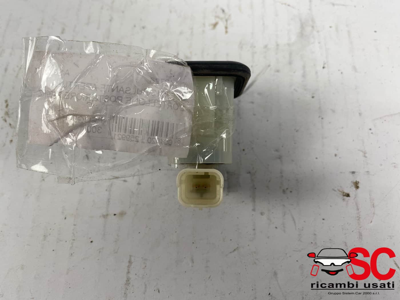 PULSANTE APERTURA PORTELLONE POSTERIORE PEUGEOT 3008 Serie 6490RZ (16>23)