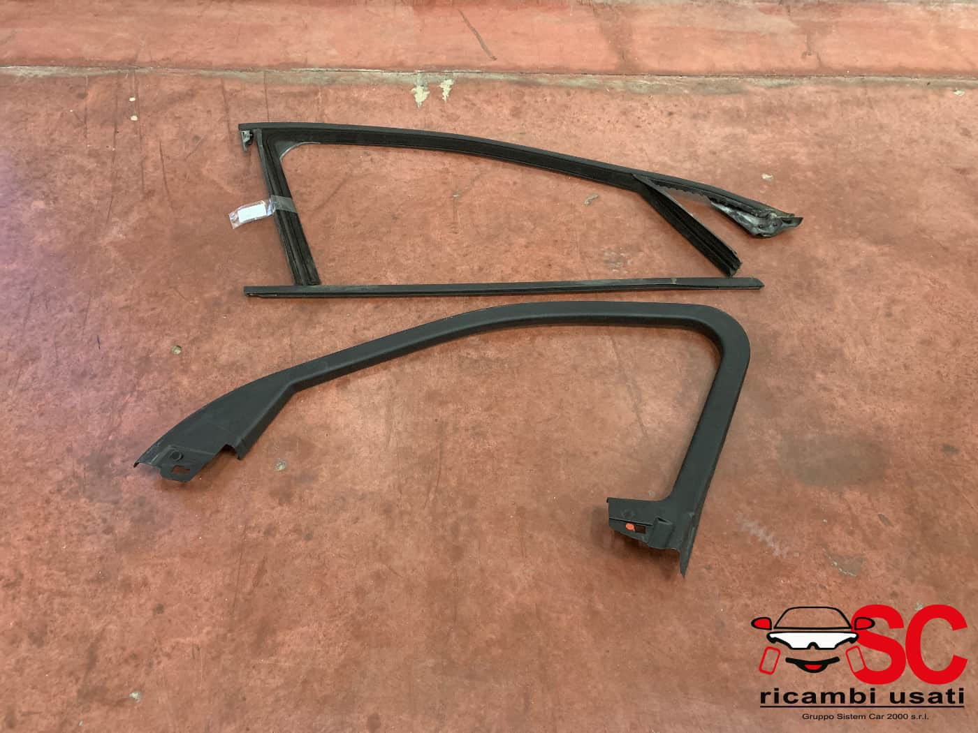 GUARNIZIONE PORTIERA ANTERIORE DESTRA ALFA ROMEO Stelvio Serie (949_) 50535372 (16>)