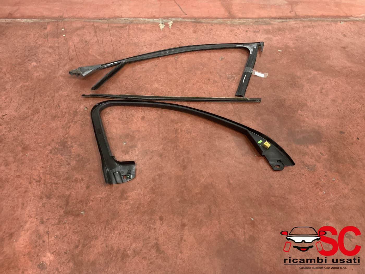 GUARNIZIONE PORTIERA ANTERIORE DESTRA ALFA ROMEO Stelvio Serie (949_) 50535372 (16>)