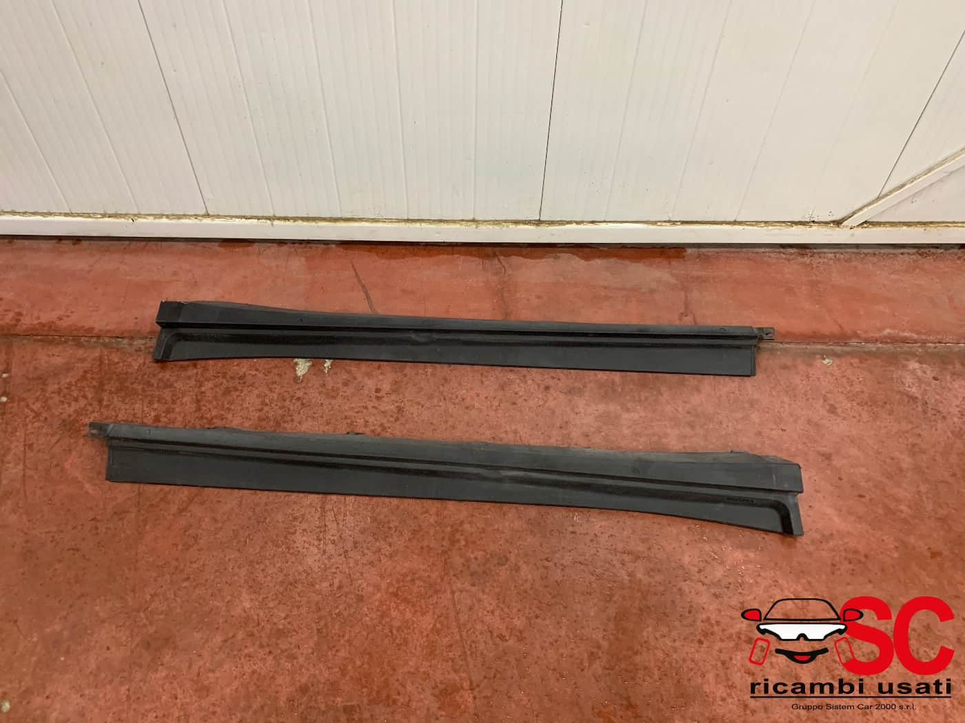 COPPIA SOTTOPORTA DESTRA E SINISTRA FIAT 500 X Serie 735572236 (15>)