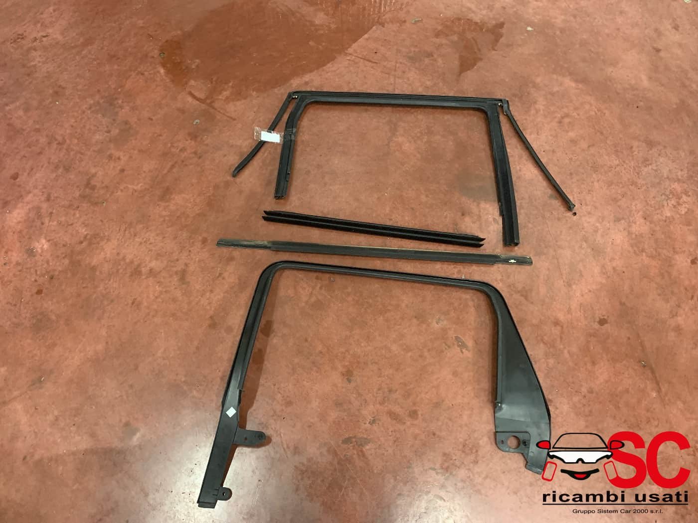 GUARNIZIONE PORTIERA POSTERIORE SINISTRA JEEP Cherokee 6° Serie (13>)