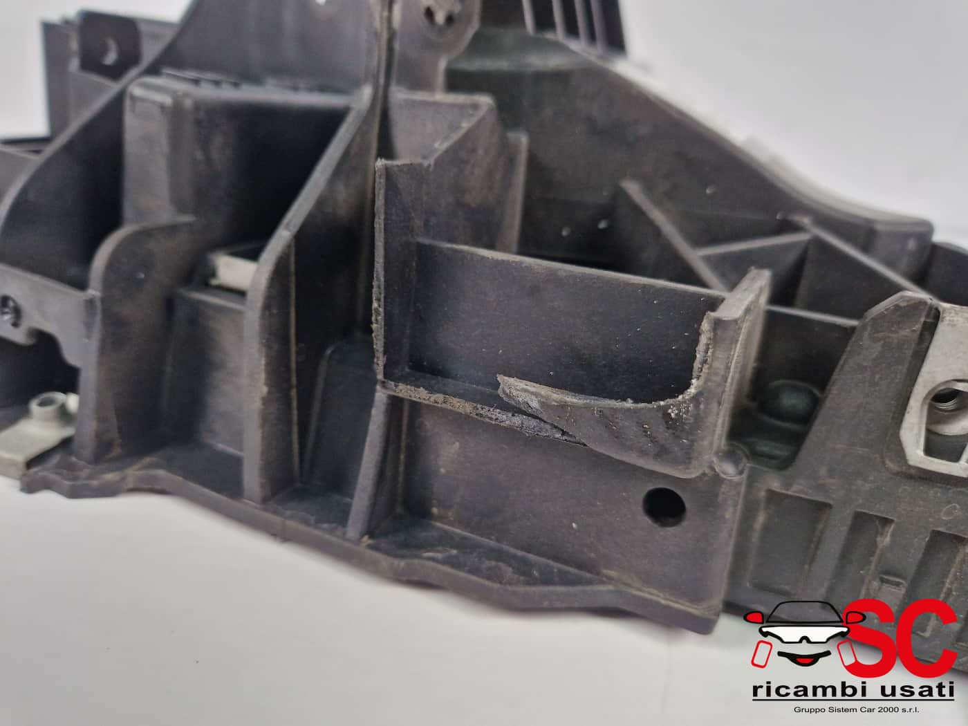 68402456AC 68402456AC ALLOGGIO BATTERIA JEEP Cherokee 6° Serie diesel