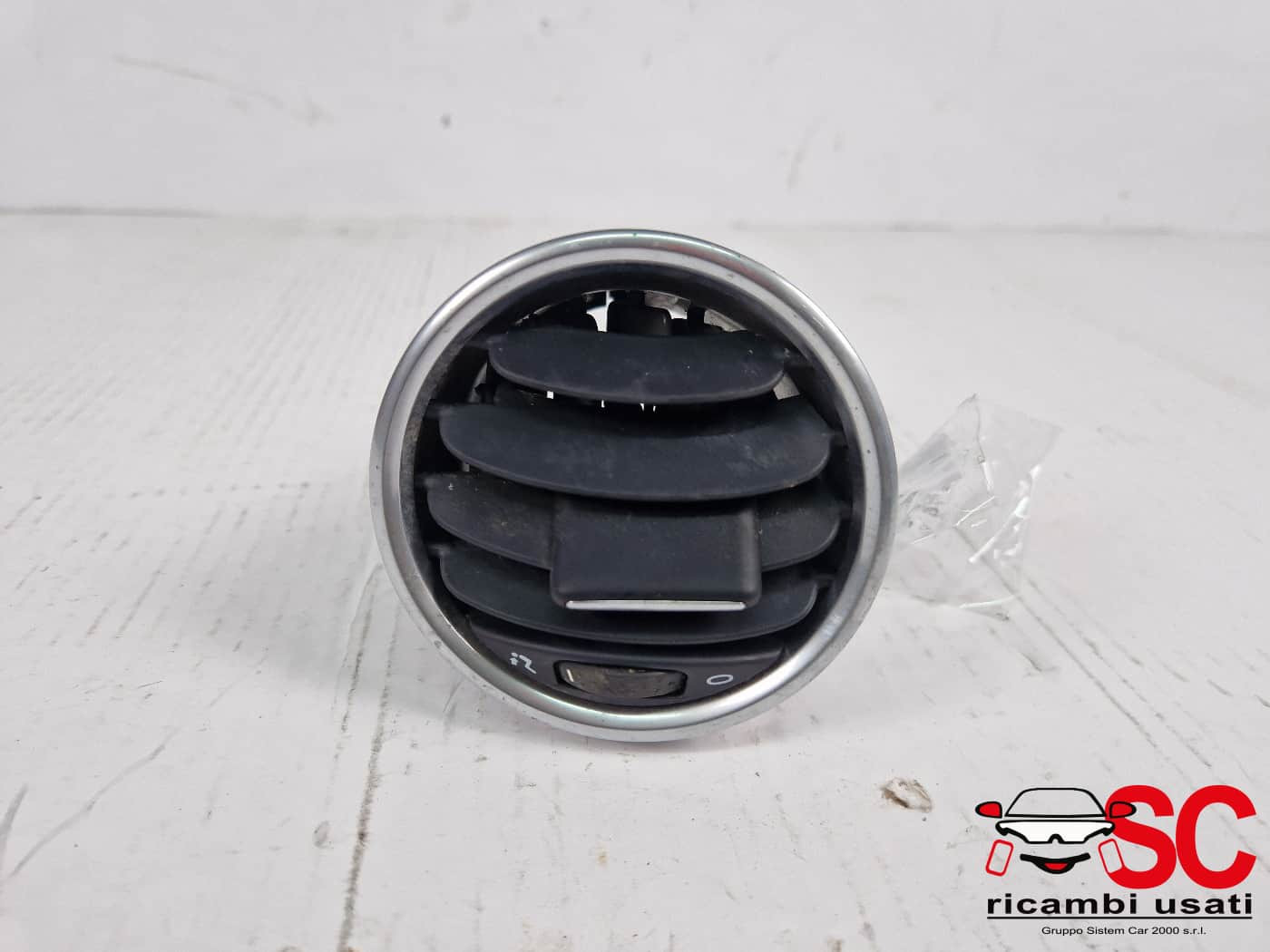 BOCCHETTA ARIA CRUSCOTTO SX ABARTH 595 Serie 735637830 (12>19)