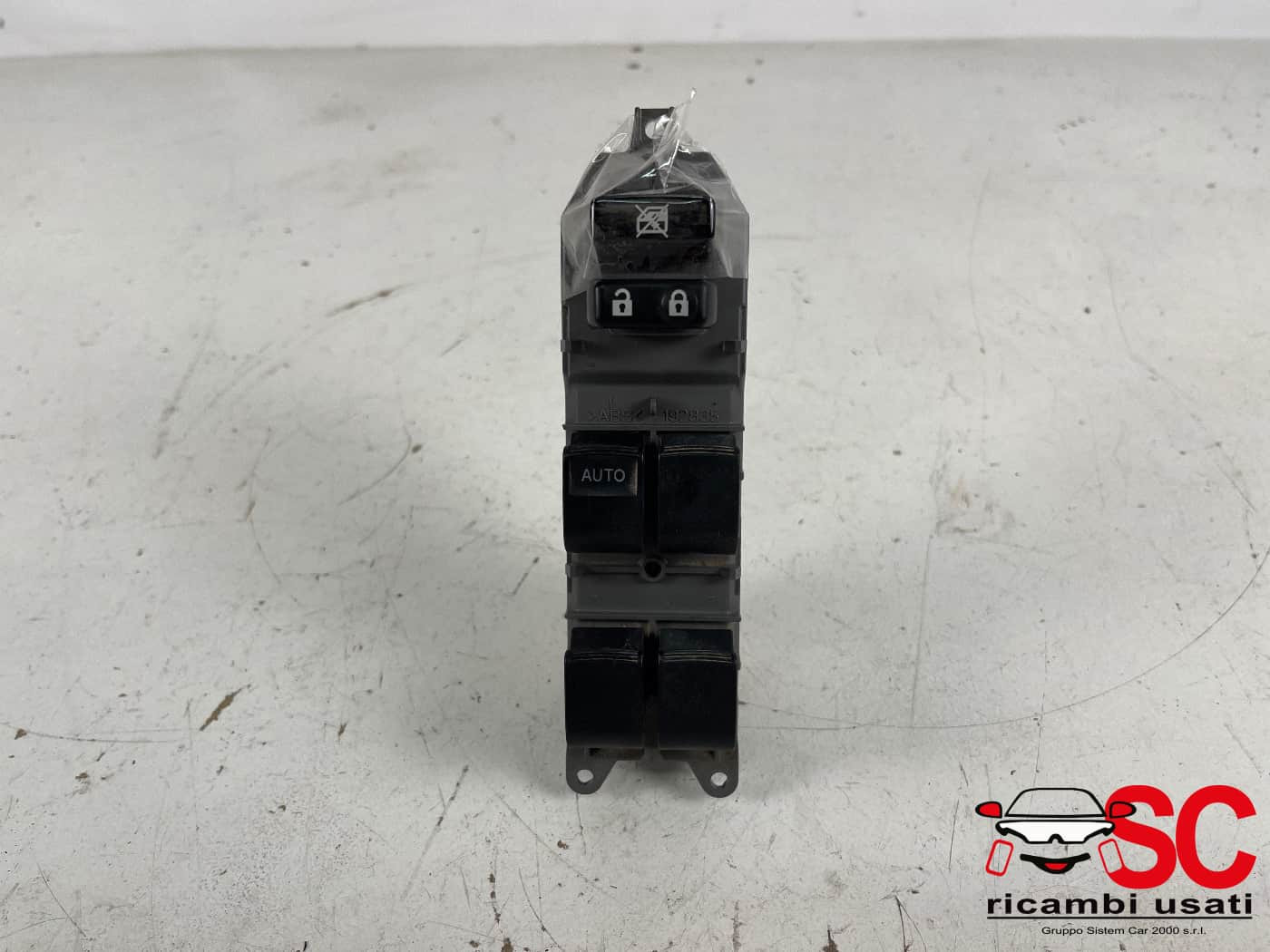 PULSANTIERA ANTERIORE SINISTRA TOYOTA Rav4 5° Serie 8482012520 (09>12)