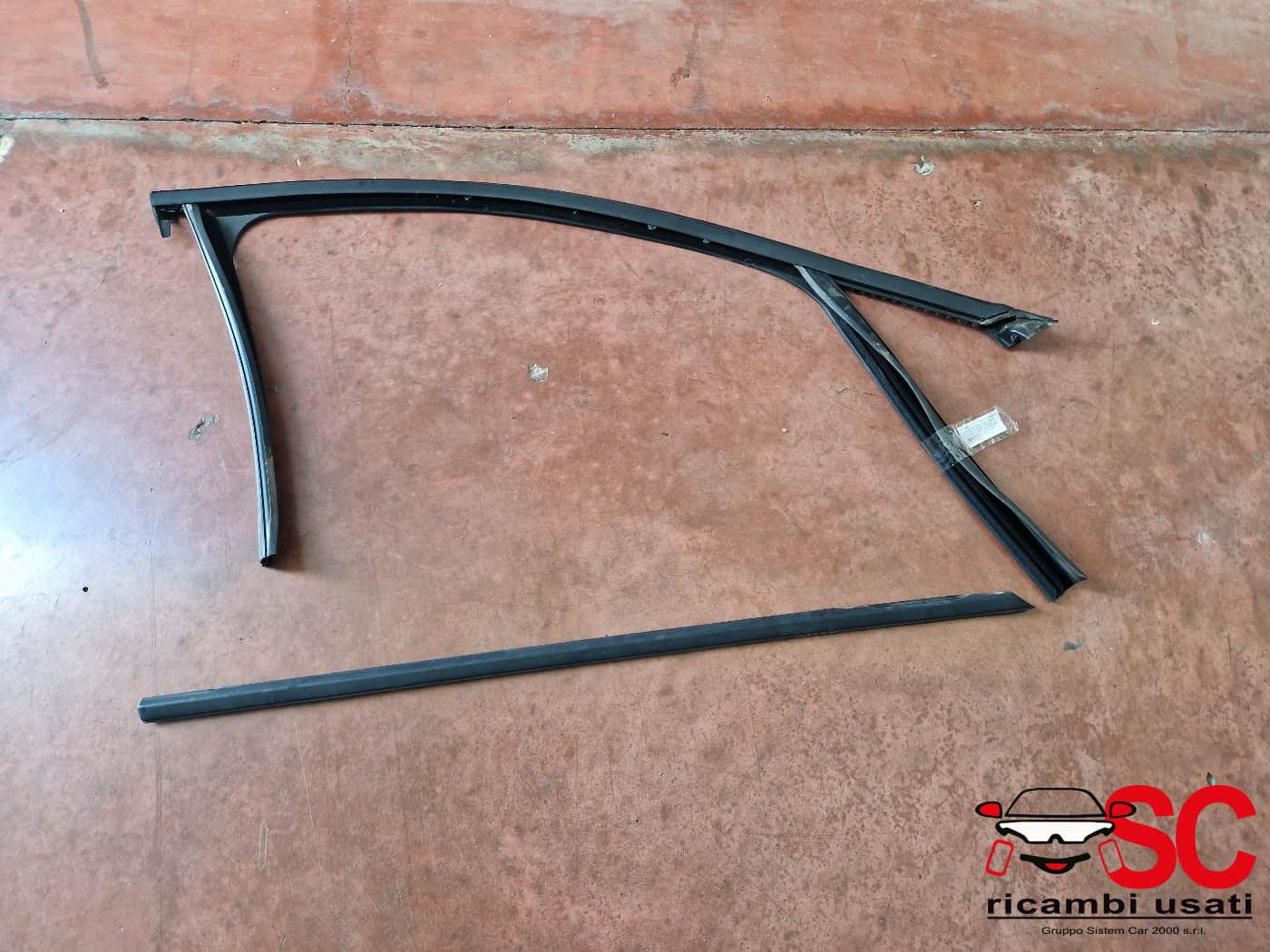 GUARNIZIONE PORTIERA ANTERIORE DESTRA ALFA ROMEO Tonale Serie (22>)