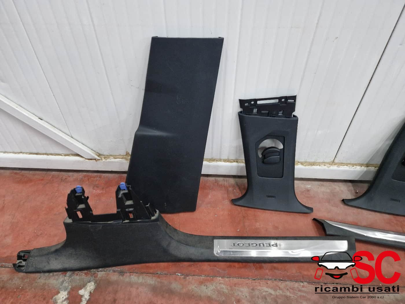 RIVESTIMENTO MONTANTE CENTRALE PEUGEOT 3008 Serie (24>)