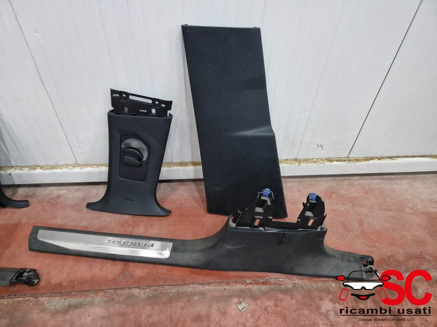 RIVESTIMENTO MONTANTE CENTRALE PEUGEOT 3008 Serie (24>)