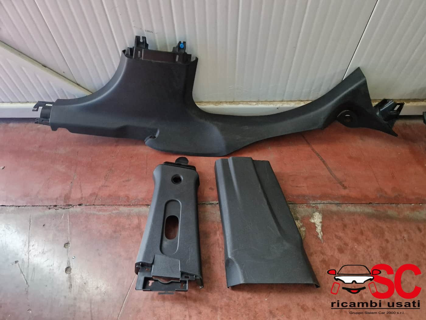RIVESTIMENTO MONTANTE CENTRALE ALFA ROMEO Tonale Serie 156162223 (22>)