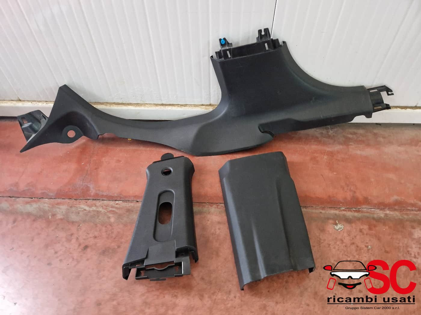 RIVESTIMENTO MONTANTE CENTRALE ALFA ROMEO Tonale Serie 156162223 (22>)