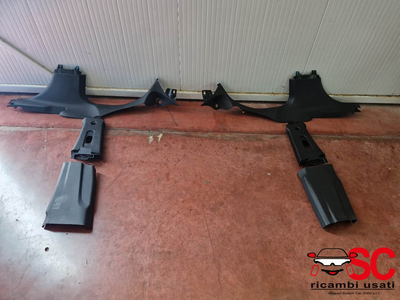 RIVESTIMENTO MONTANTE CENTRALE ALFA ROMEO Tonale Serie 156162223 (22>)