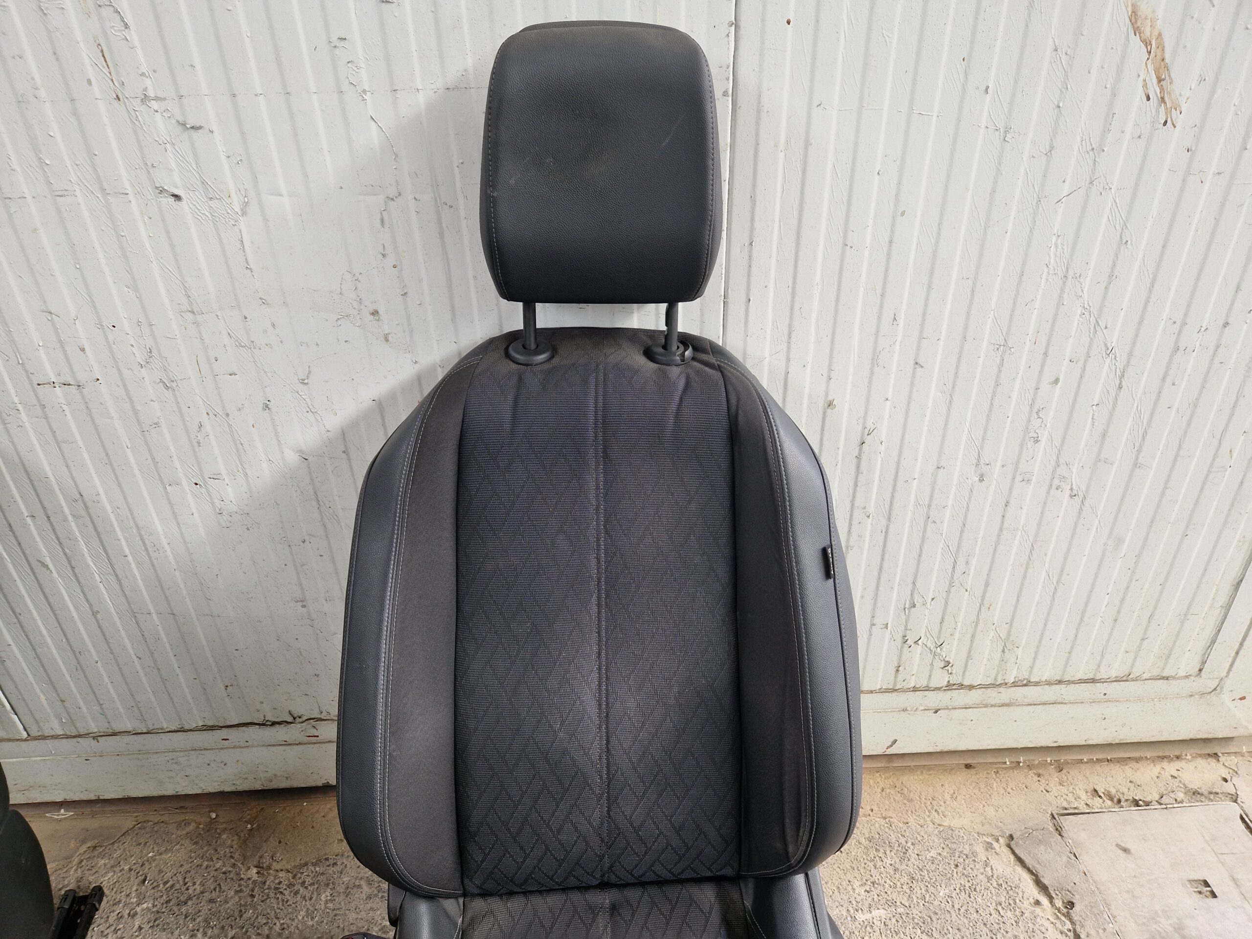 SEDILI OPEL Corsa F Serie 9823917680 YH01 (19>)