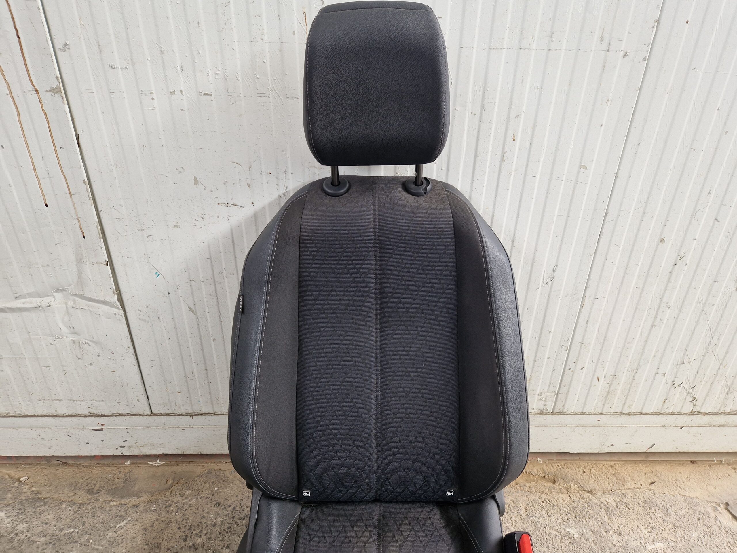 SEDILI OPEL Corsa F Serie 9823917680 YH01 (19>)