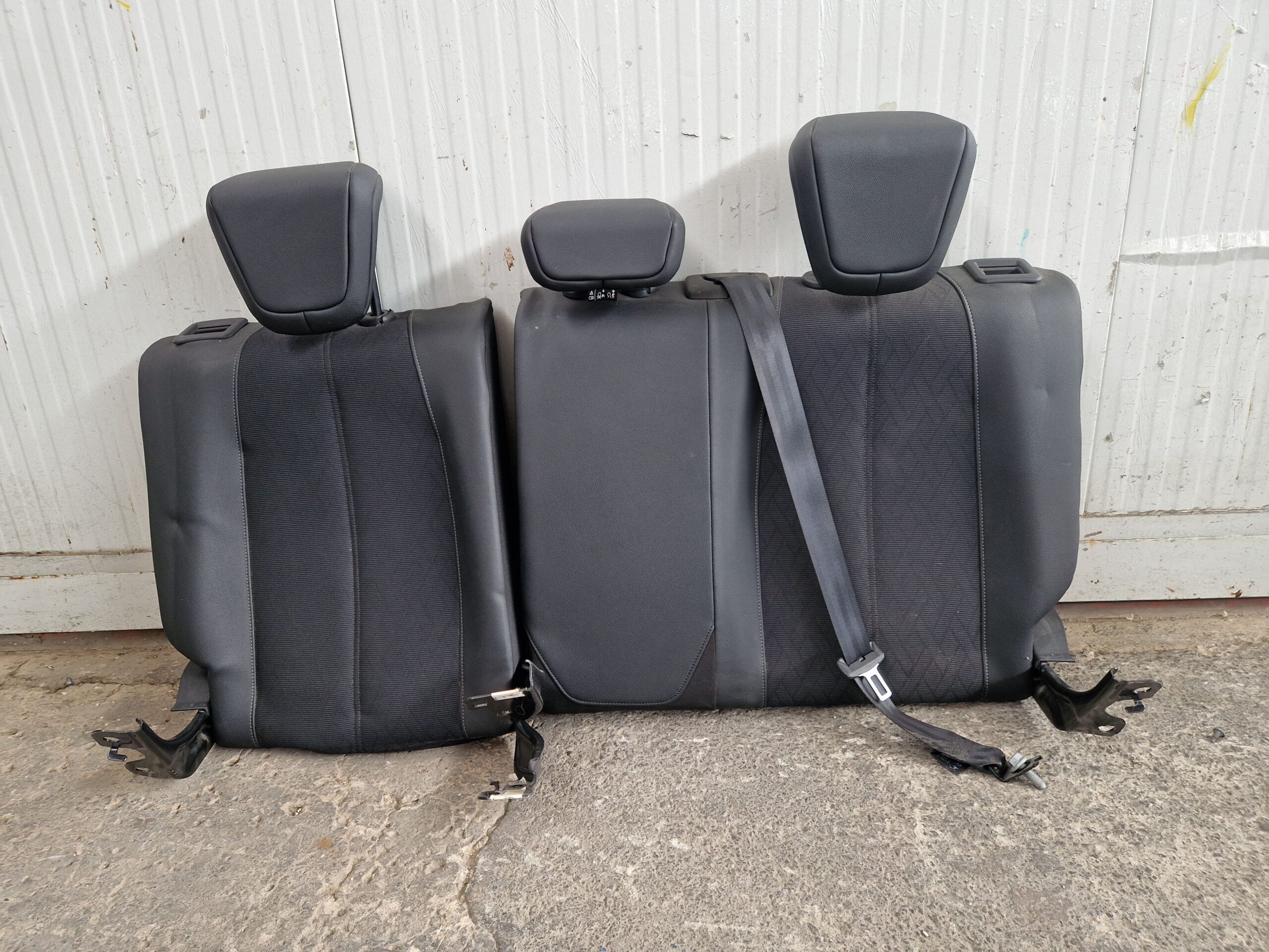SEDILI OPEL Corsa F Serie 9823917680 YH01 (19>)