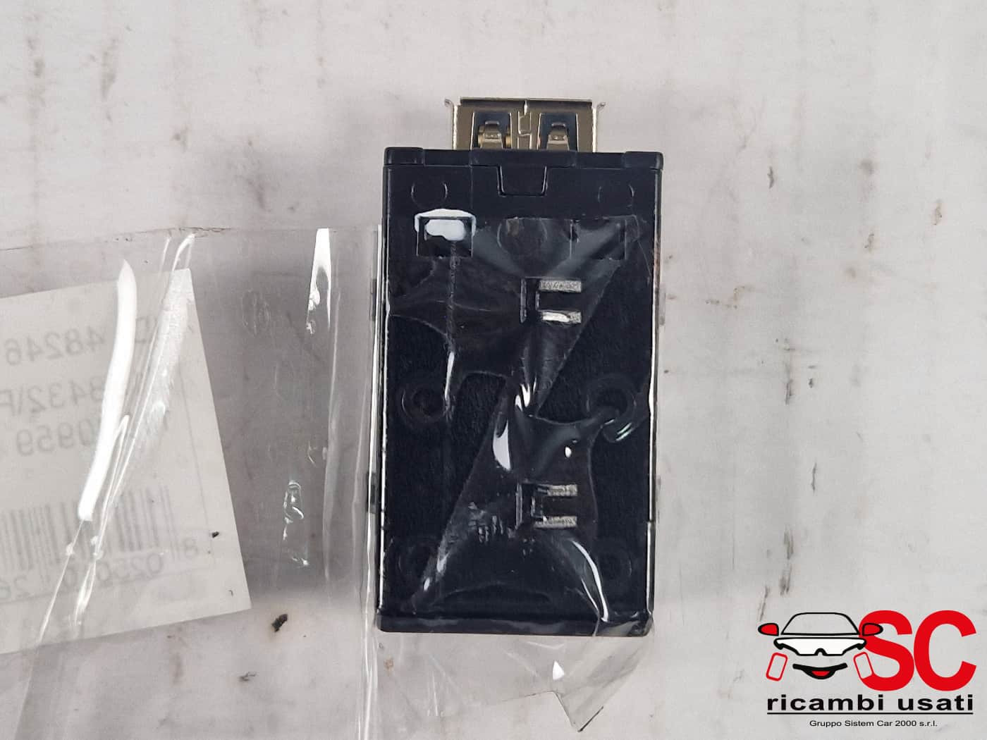 INTERFACCIA PRESA USB/INGRESSO AUX MG MG3 Serie 11060959 (24>)